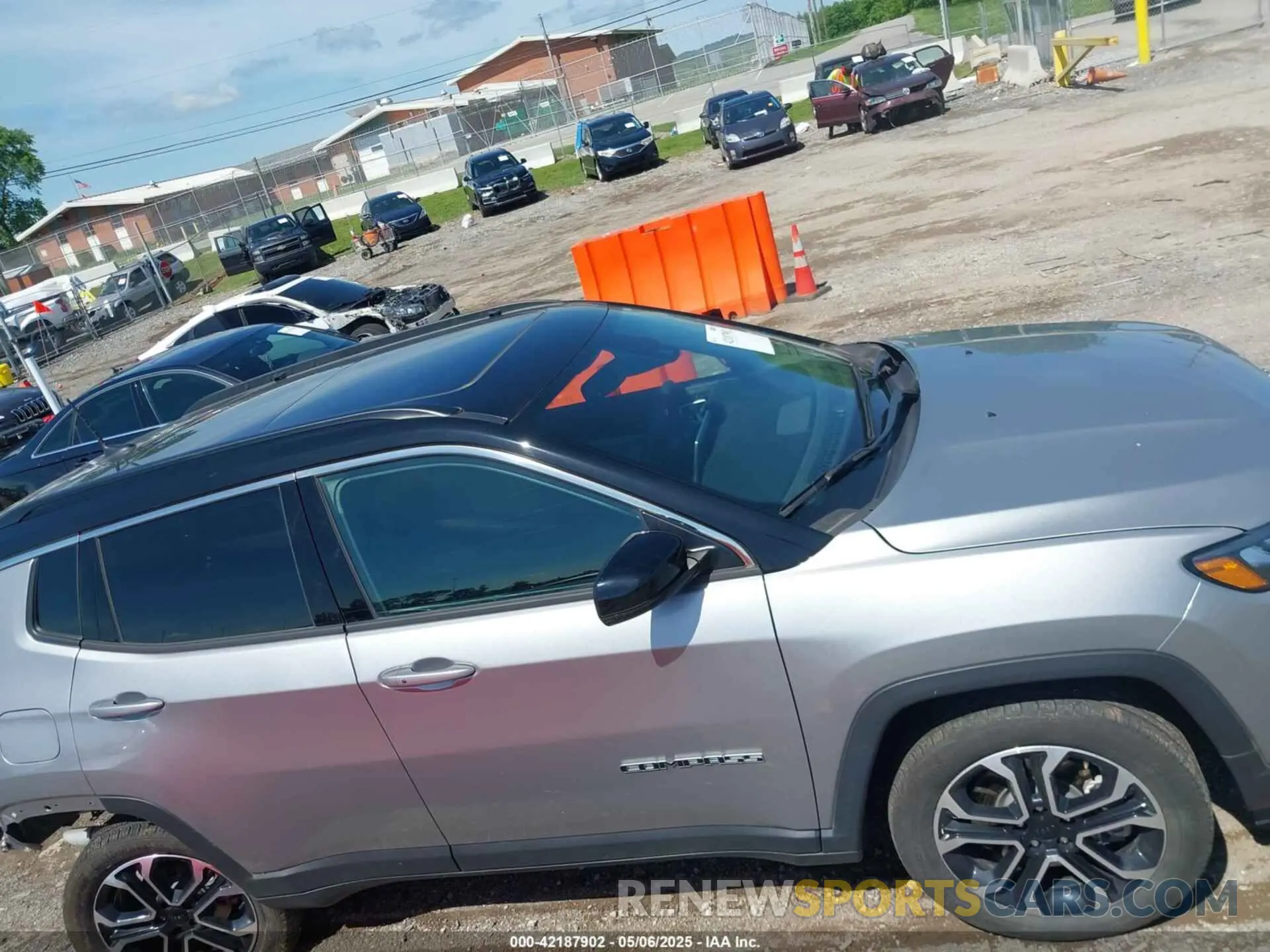 14 Photograph of a damaged car 3C4NJDCN2PT534664 JEEP COMPASS 2023
