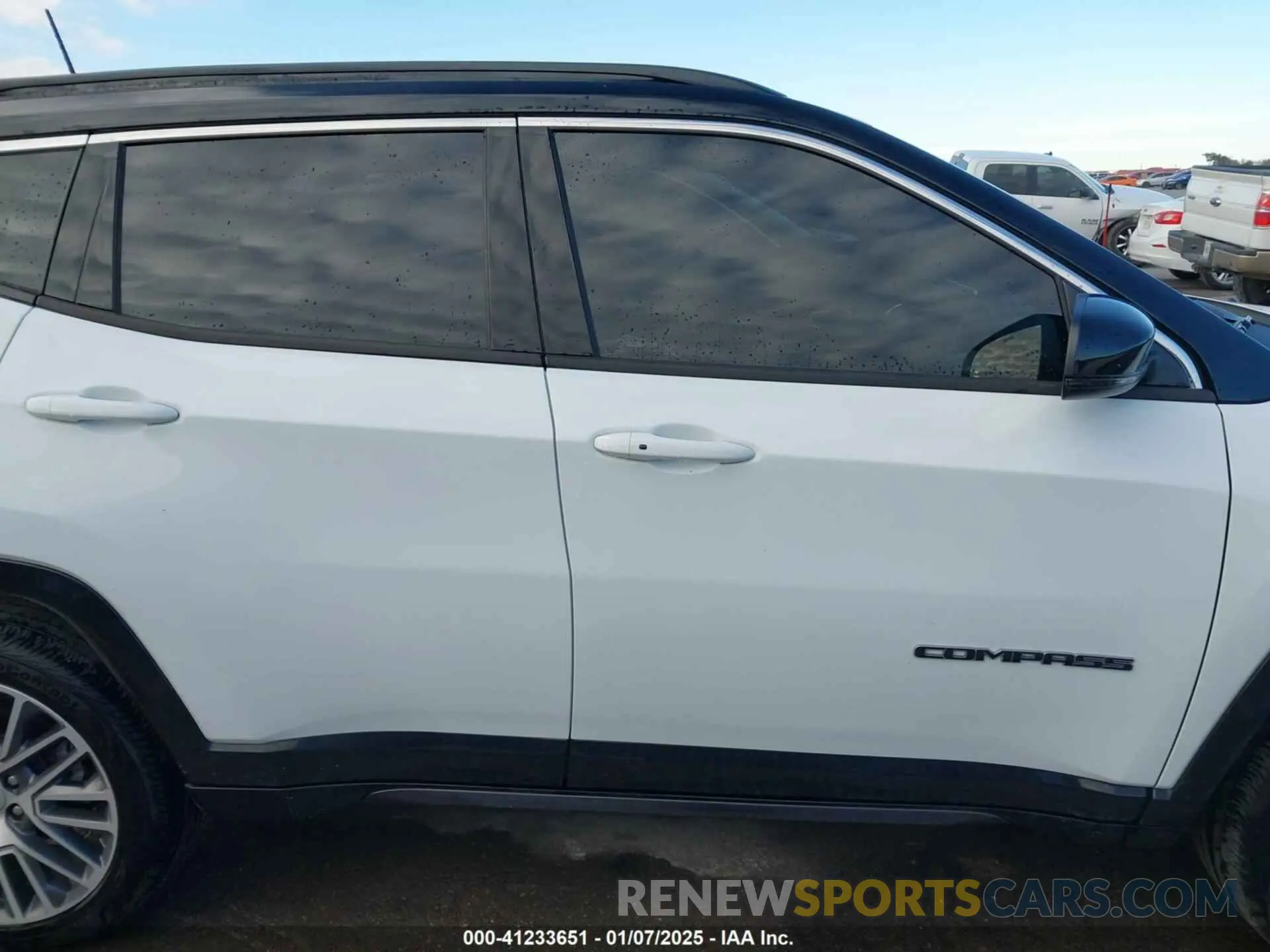 14 Photograph of a damaged car 3C4NJDCN3PT541204 JEEP COMPASS 2023