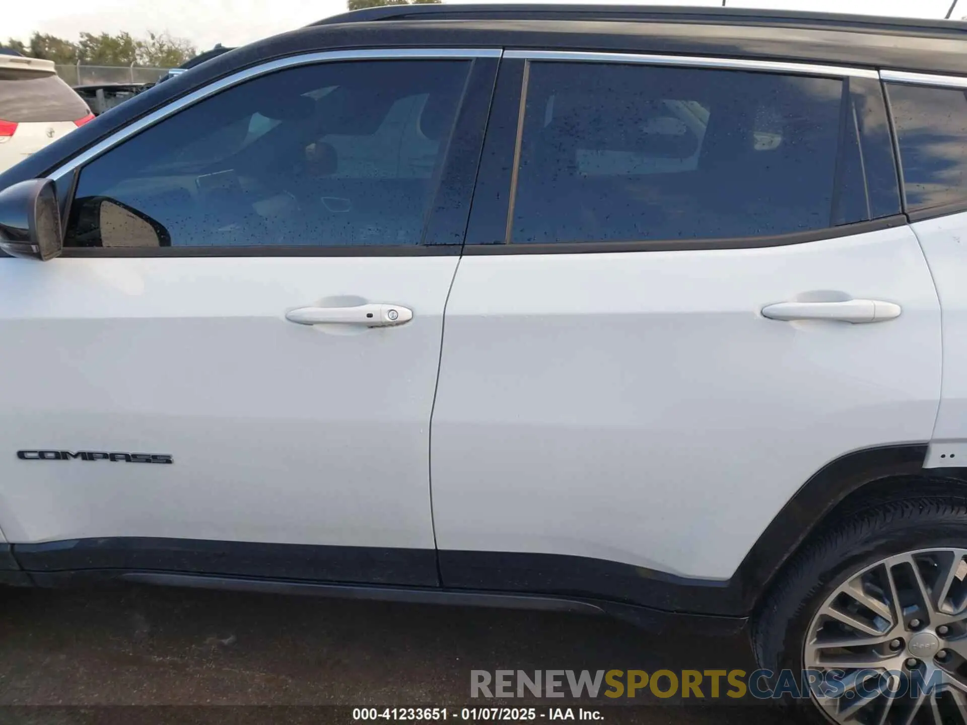 15 Photograph of a damaged car 3C4NJDCN3PT541204 JEEP COMPASS 2023
