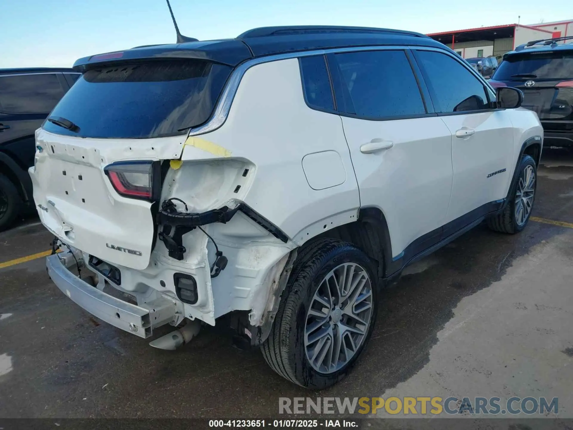 4 Photograph of a damaged car 3C4NJDCN3PT541204 JEEP COMPASS 2023