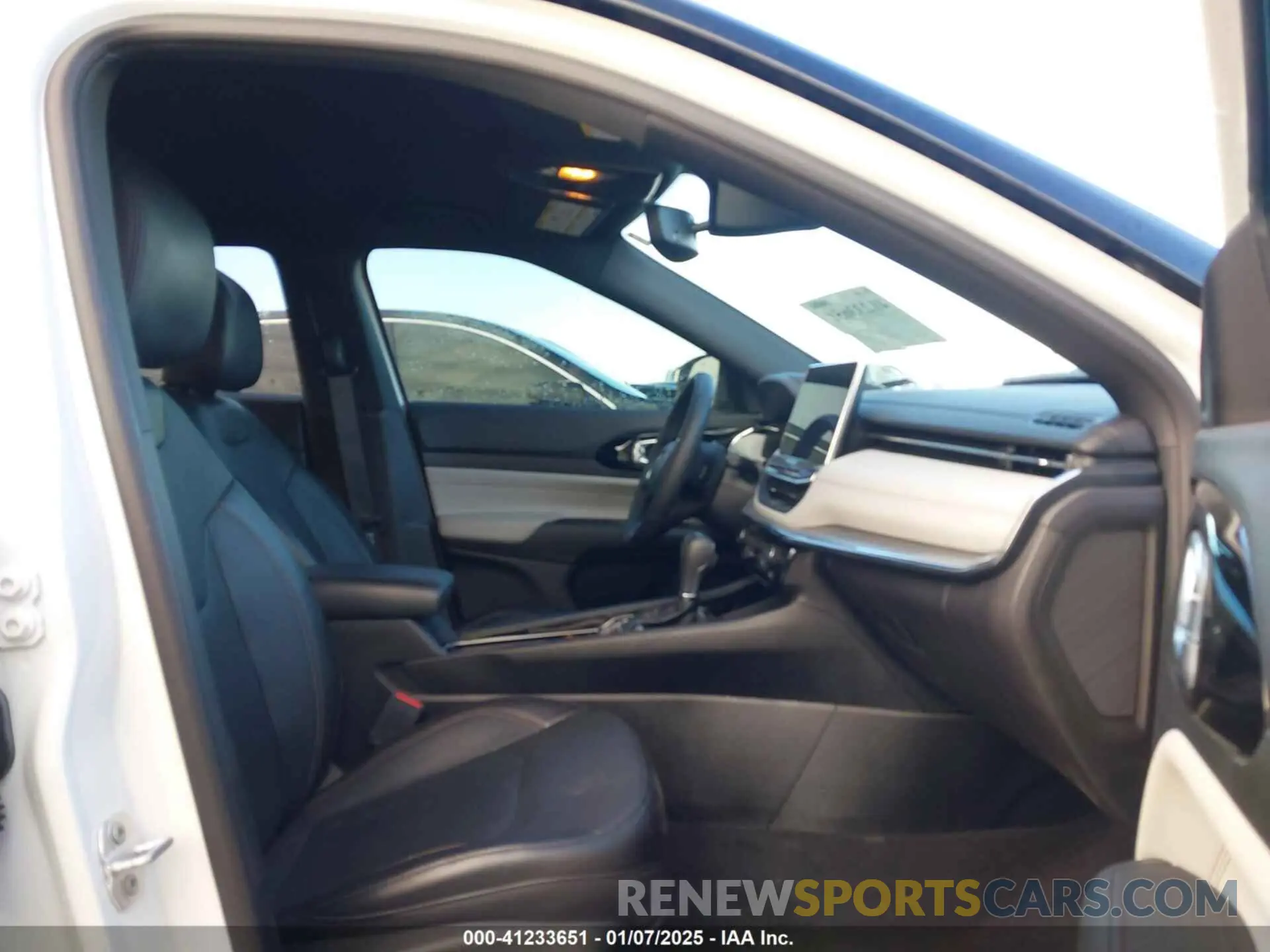 5 Photograph of a damaged car 3C4NJDCN3PT541204 JEEP COMPASS 2023