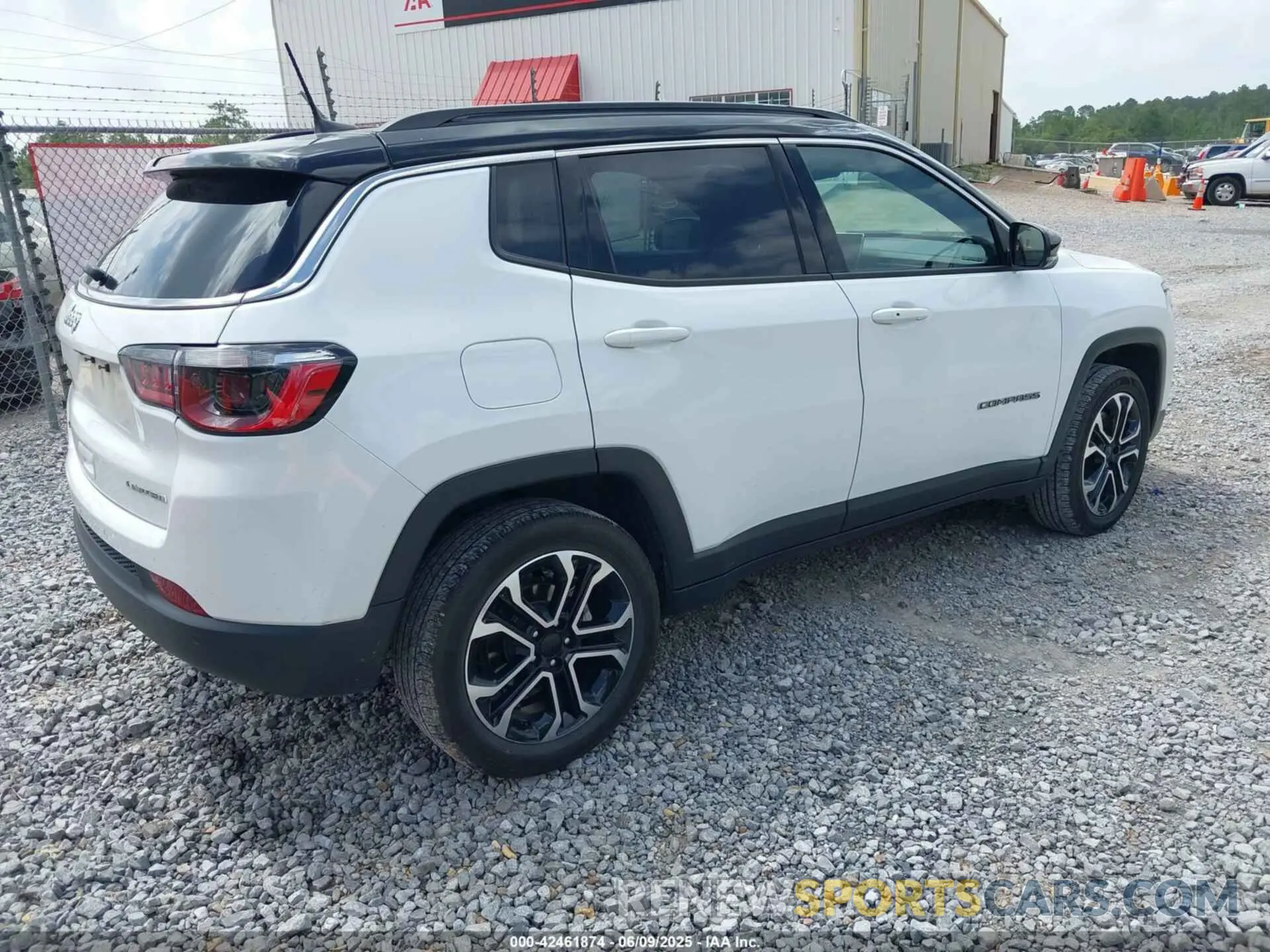 4 Photograph of a damaged car 3C4NJDCN3PT565647 JEEP COMPASS 2023