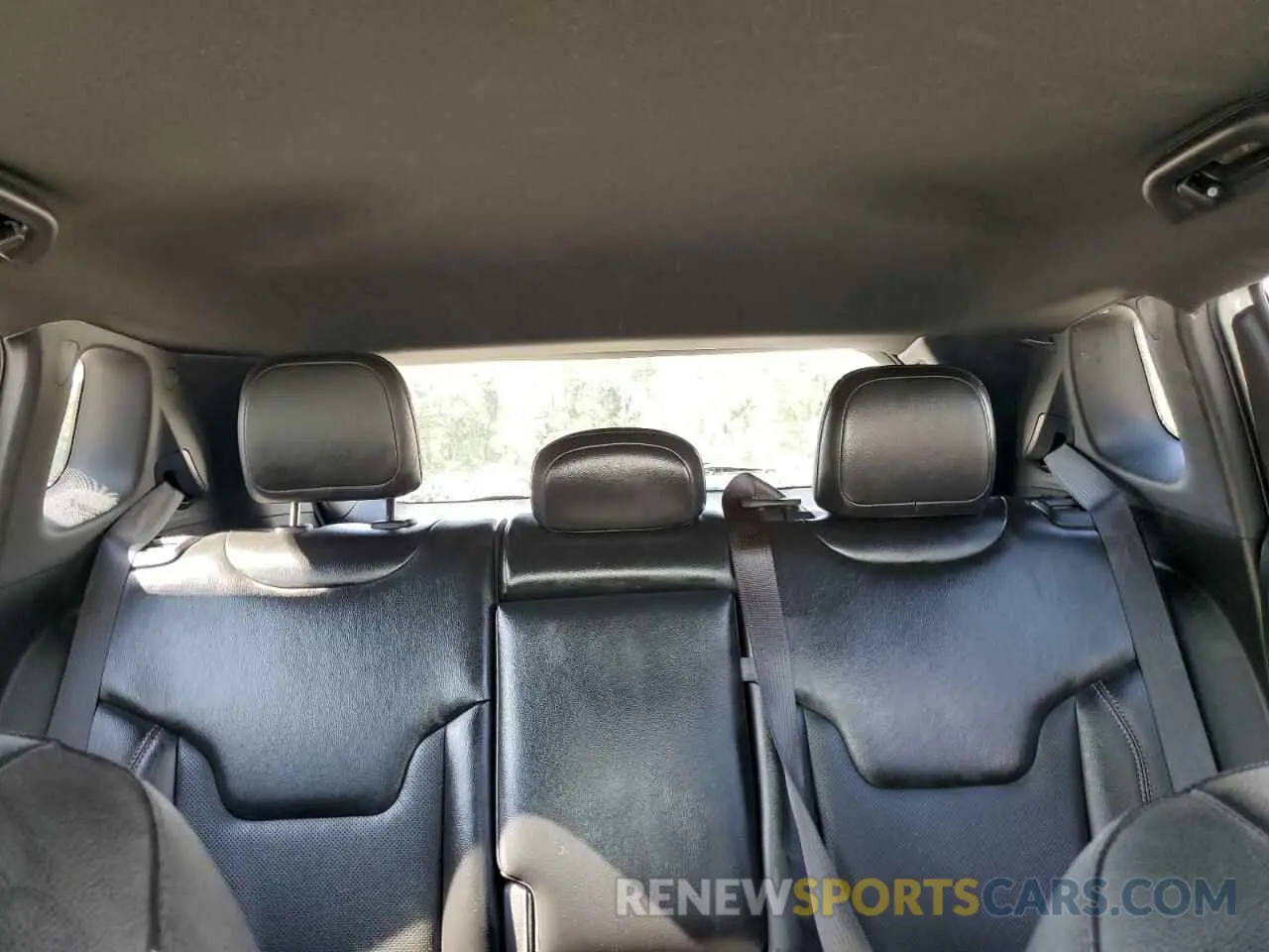 10 Photograph of a damaged car 3C4NJDCN3PT566569 JEEP COMPASS 2023