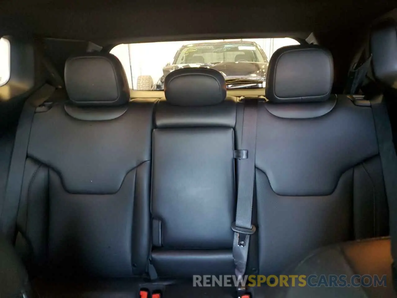 10 Photograph of a damaged car 3C4NJDCN4PT517431 JEEP COMPASS 2023