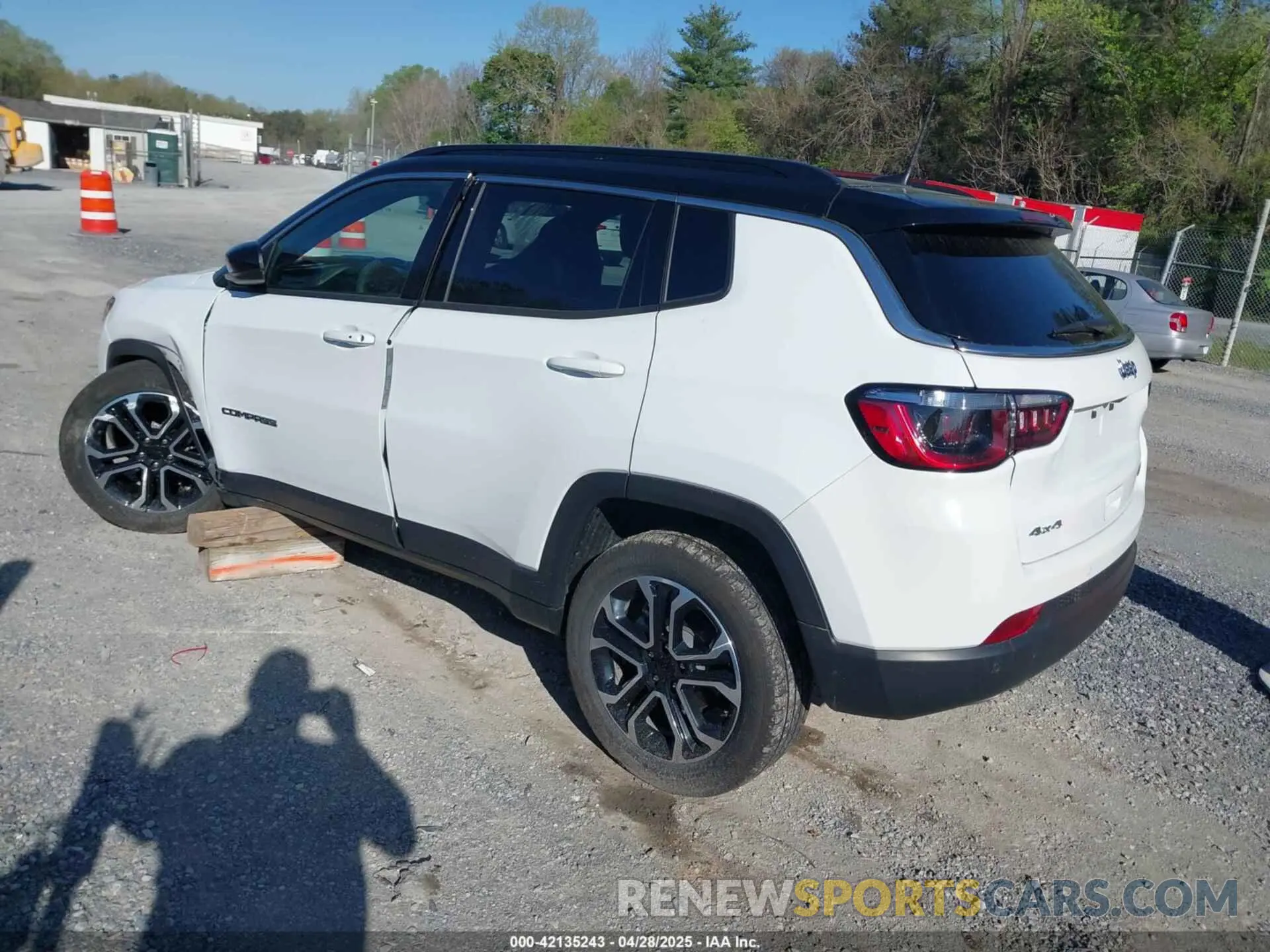 3 Photograph of a damaged car 3C4NJDCN5PT565844 JEEP COMPASS 2023