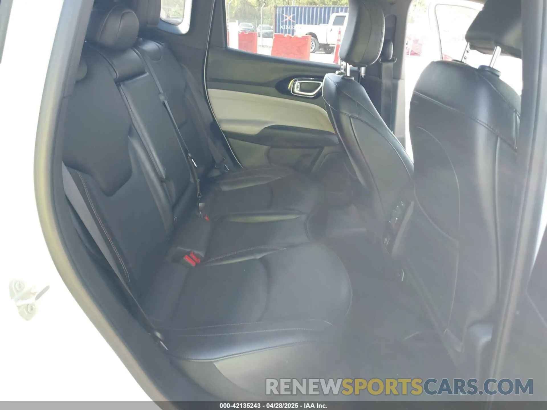 8 Photograph of a damaged car 3C4NJDCN5PT565844 JEEP COMPASS 2023
