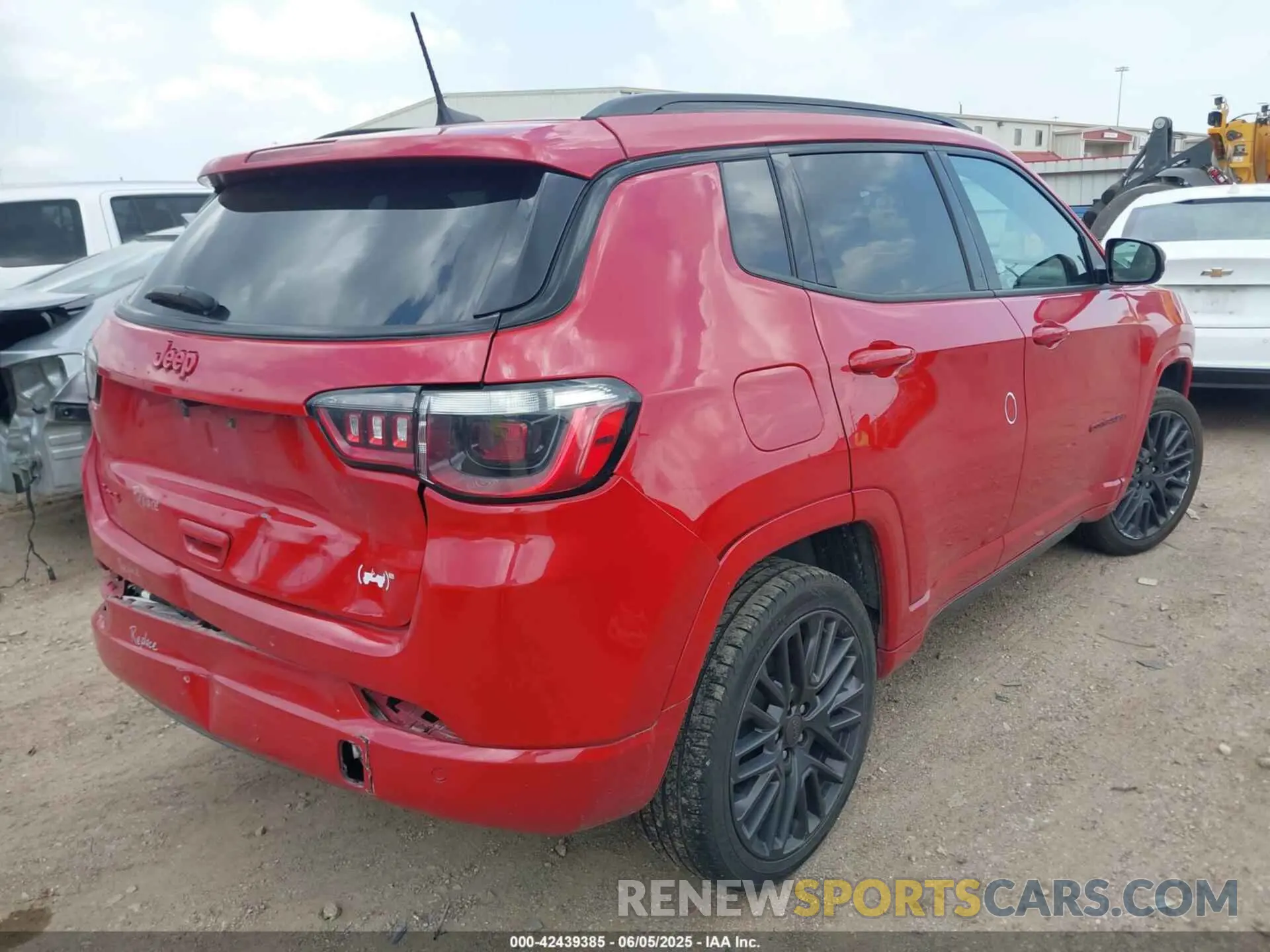 4 Photograph of a damaged car 3C4NJDCN6PT511615 JEEP COMPASS 2023