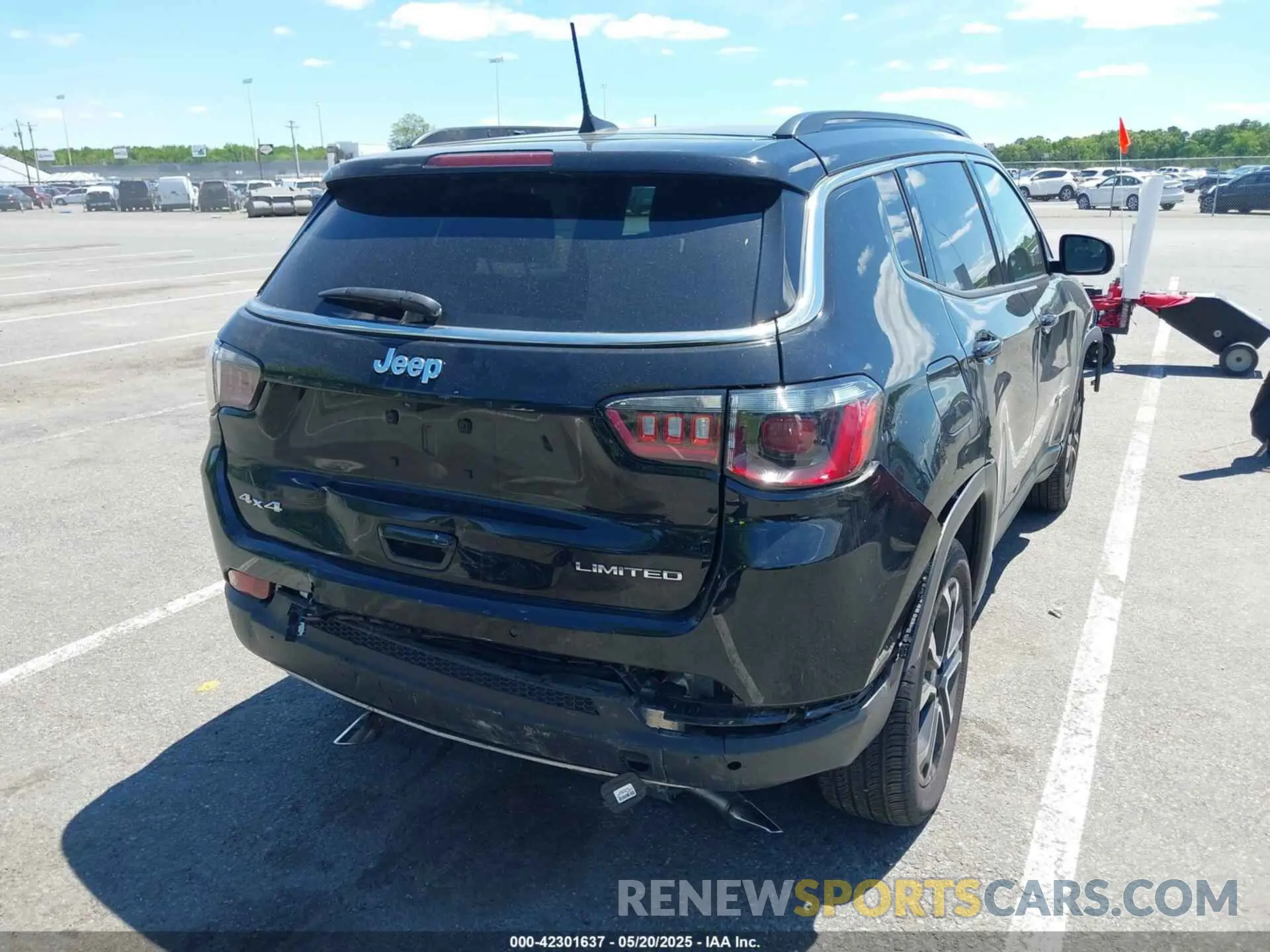 17 Photograph of a damaged car 3C4NJDCN6PT556523 JEEP COMPASS 2023