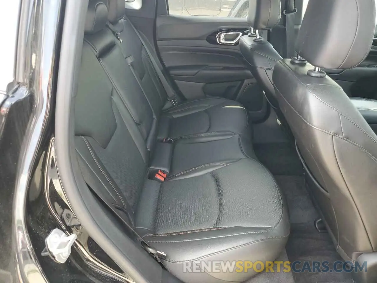 10 Photograph of a damaged car 3C4NJDCN7PT500686 JEEP COMPASS 2023
