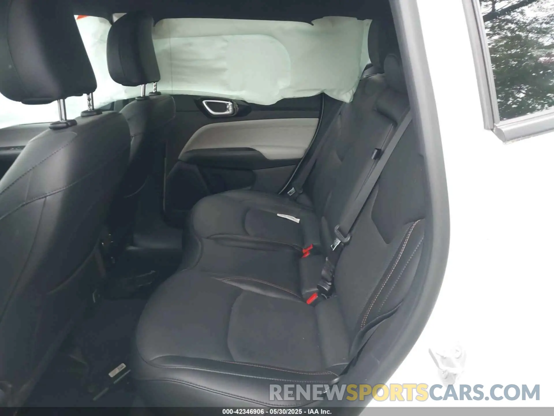 8 Photograph of a damaged car 3C4NJDCN7PT503068 JEEP COMPASS 2023