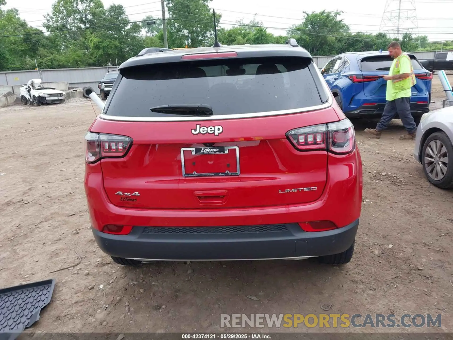 16 Photograph of a damaged car 3C4NJDCN7PT531789 JEEP COMPASS 2023