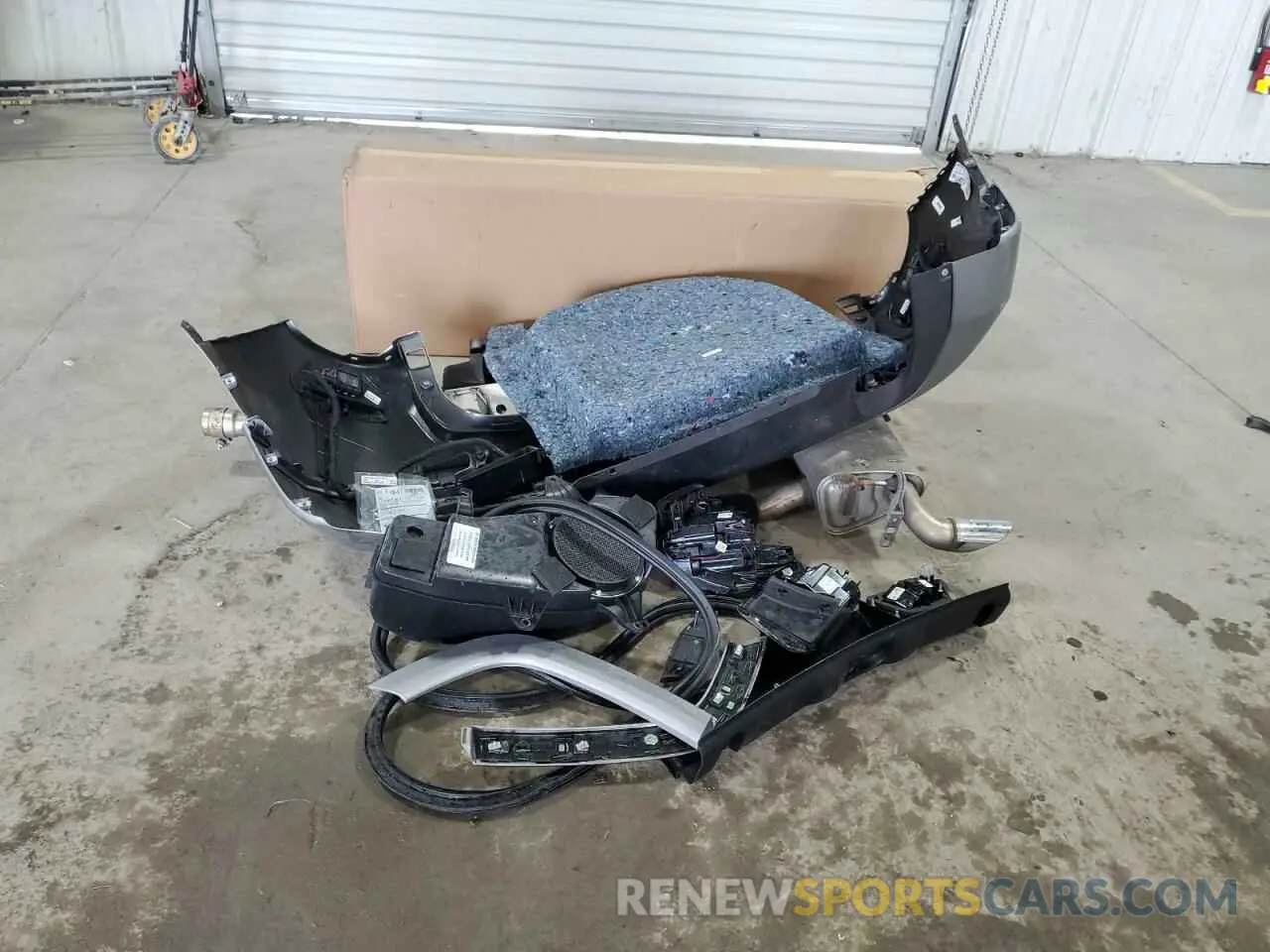 13 Photograph of a damaged car 3C4NJDCN7PT535874 JEEP COMPASS 2023