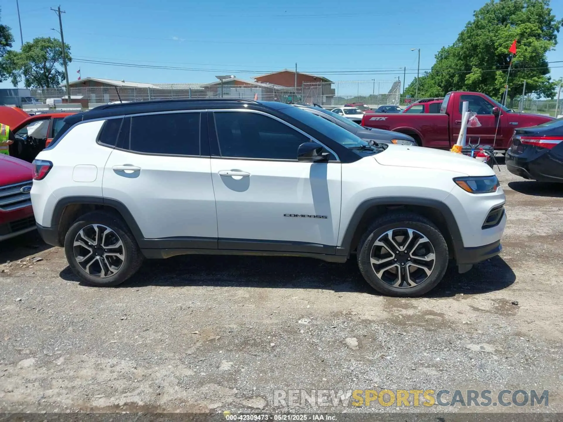 13 Photograph of a damaged car 3C4NJDCN7PT555428 JEEP COMPASS 2023