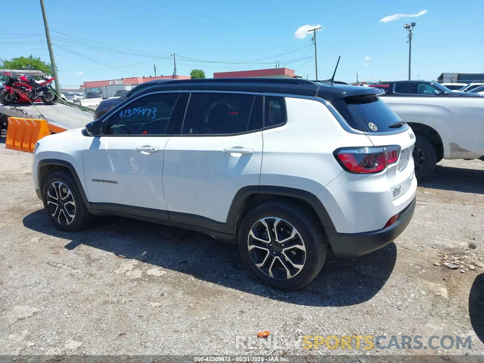 14 Photograph of a damaged car 3C4NJDCN7PT555428 JEEP COMPASS 2023
