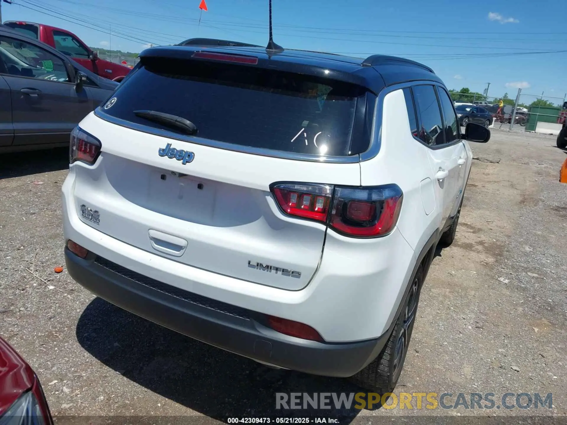 4 Photograph of a damaged car 3C4NJDCN7PT555428 JEEP COMPASS 2023