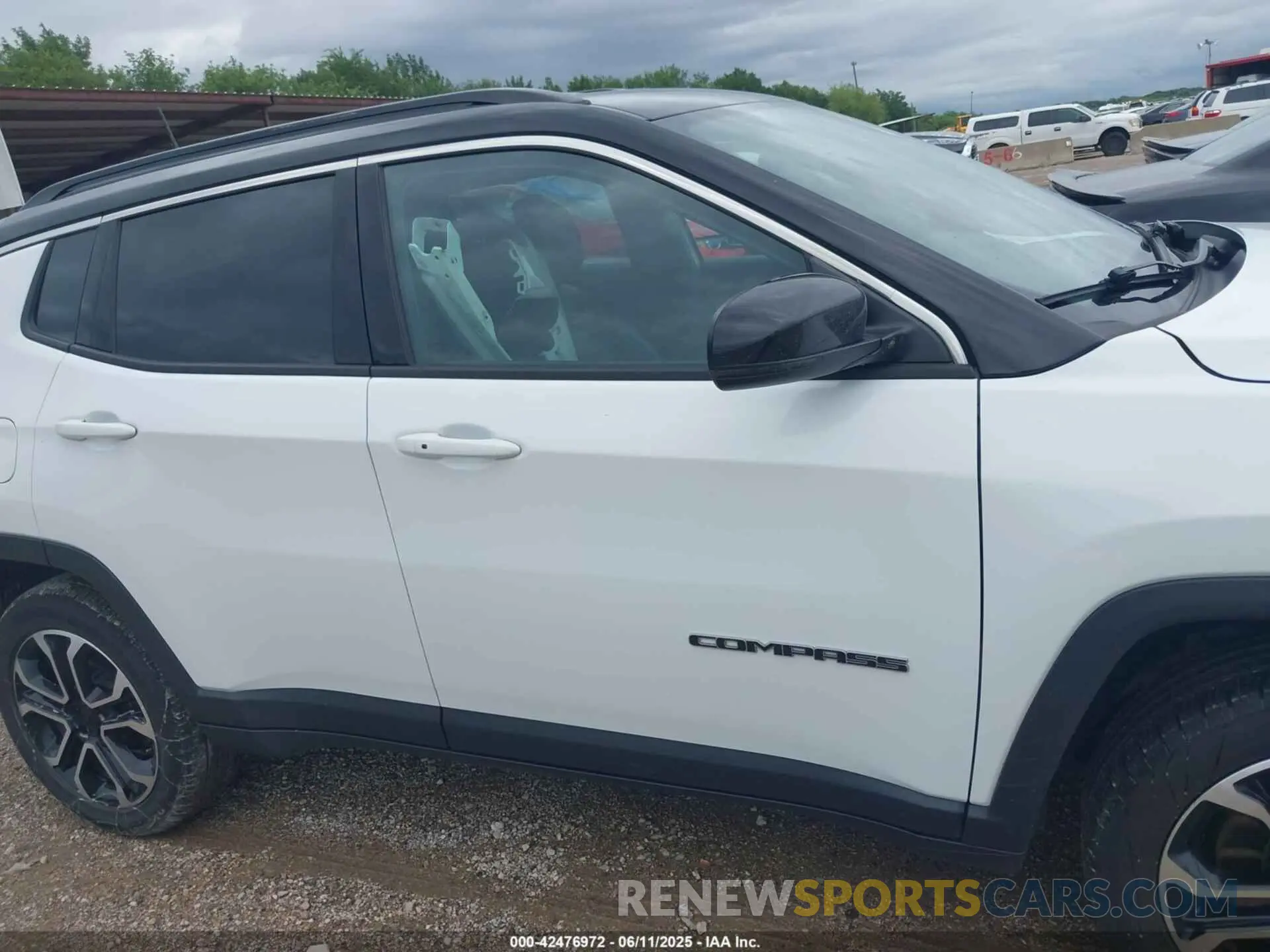13 Photograph of a damaged car 3C4NJDCN7PT566543 JEEP COMPASS 2023