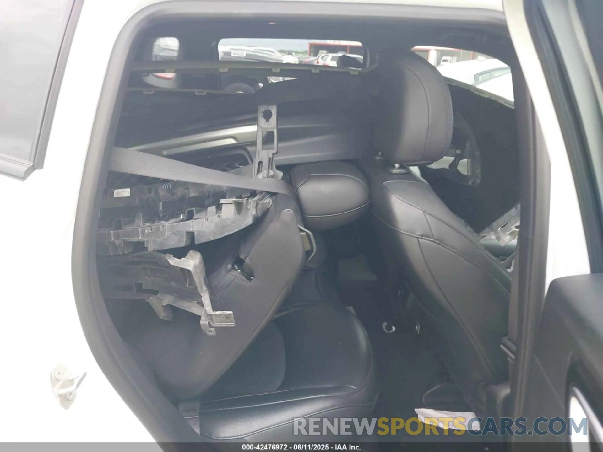 8 Photograph of a damaged car 3C4NJDCN7PT566543 JEEP COMPASS 2023