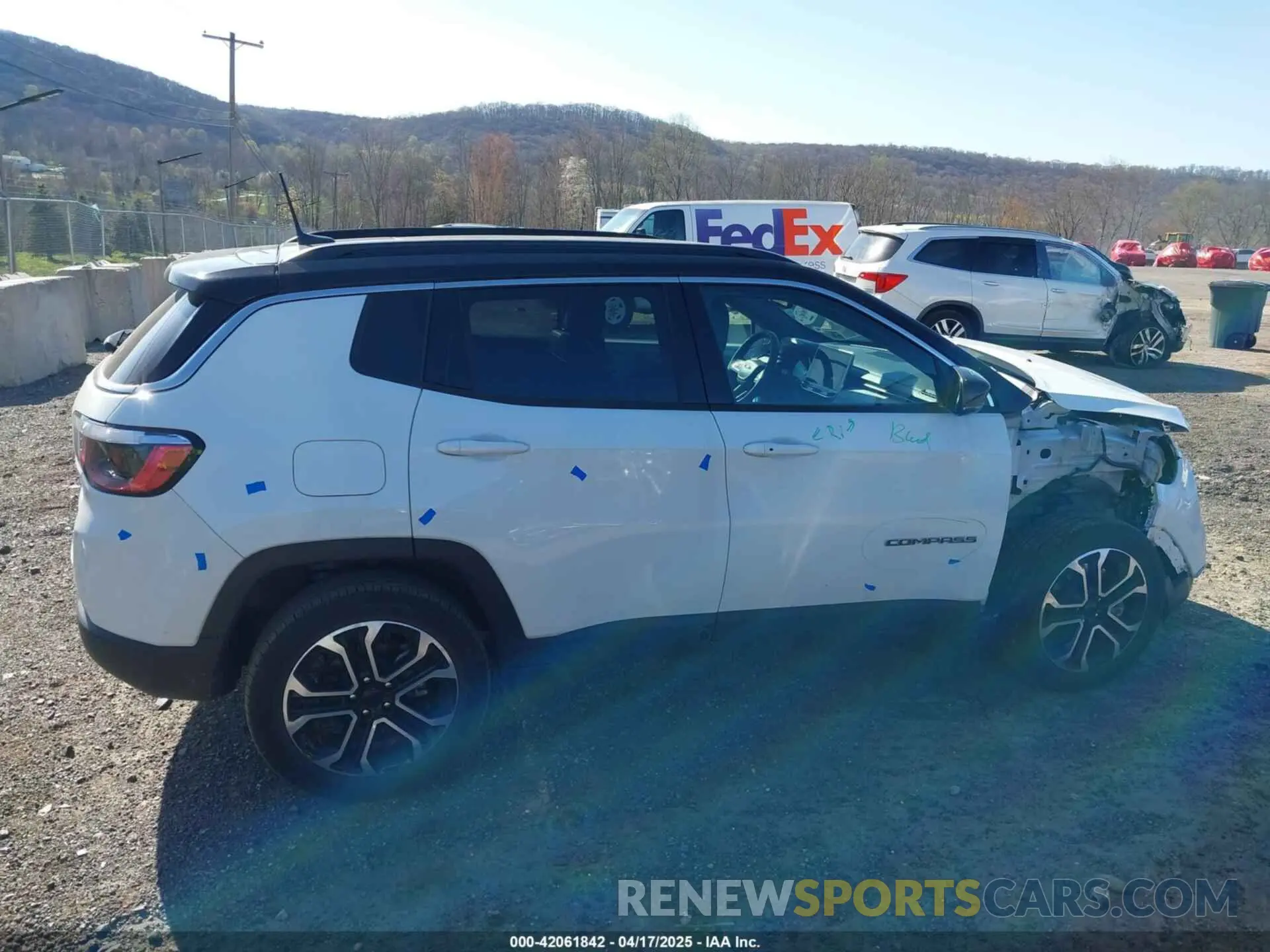 14 Photograph of a damaged car 3C4NJDCN8PT534989 JEEP COMPASS 2023