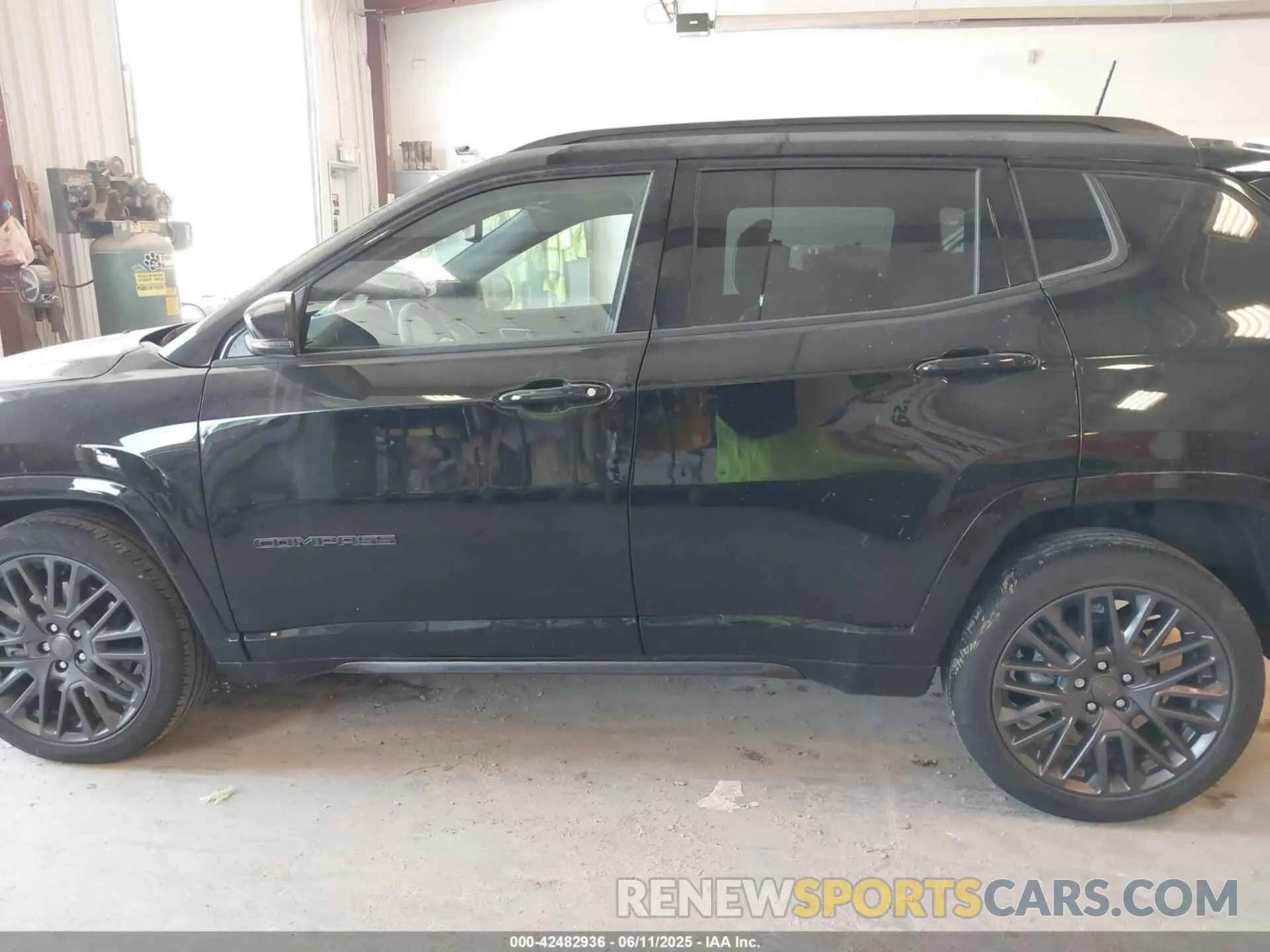14 Photograph of a damaged car 3C4NJDCN8PT546852 JEEP COMPASS 2023