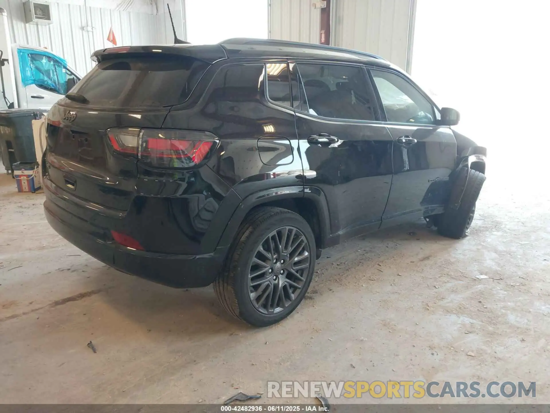 4 Photograph of a damaged car 3C4NJDCN8PT546852 JEEP COMPASS 2023