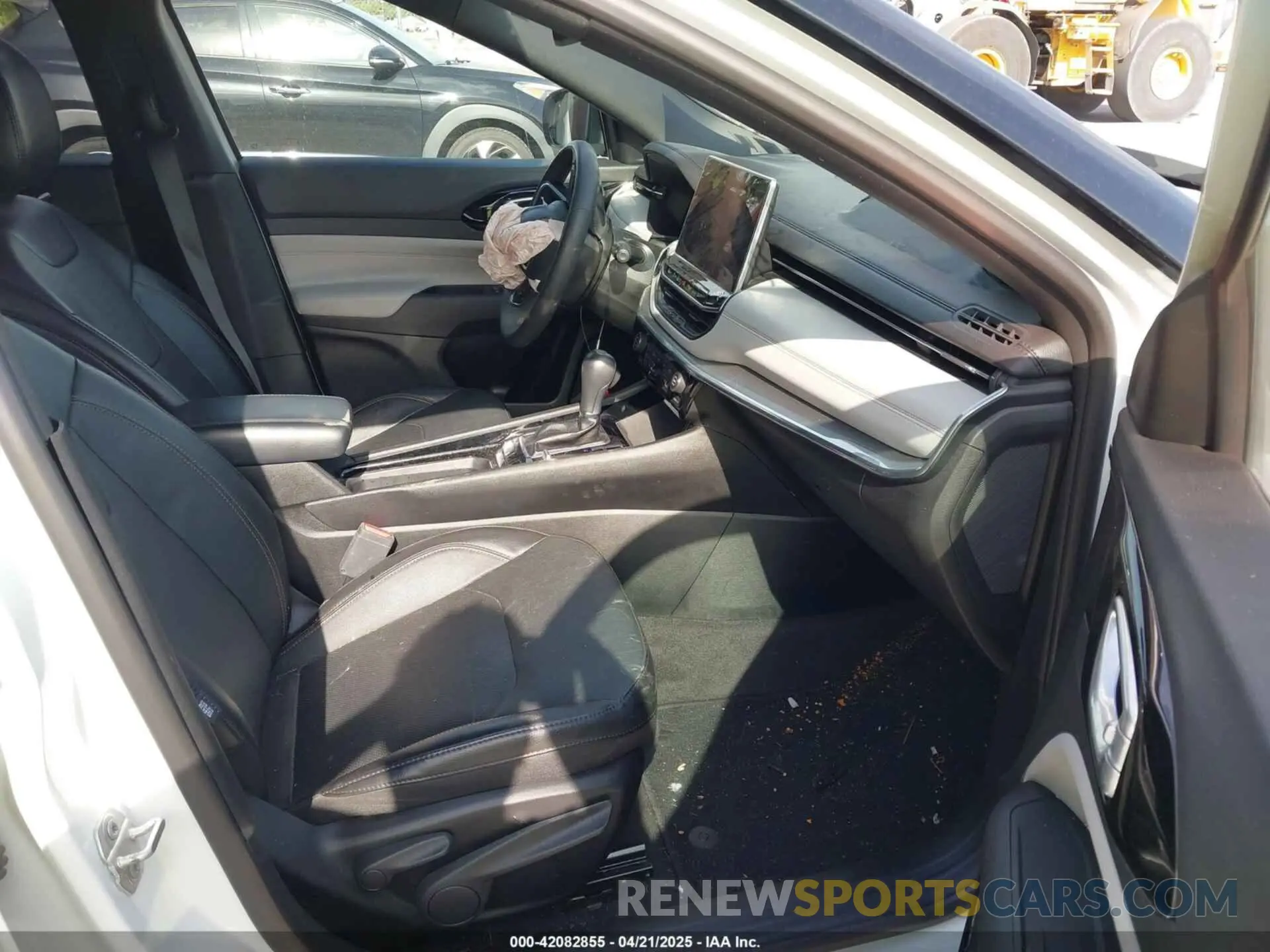 5 Photograph of a damaged car 3C4NJDCN8PT565904 JEEP COMPASS 2023