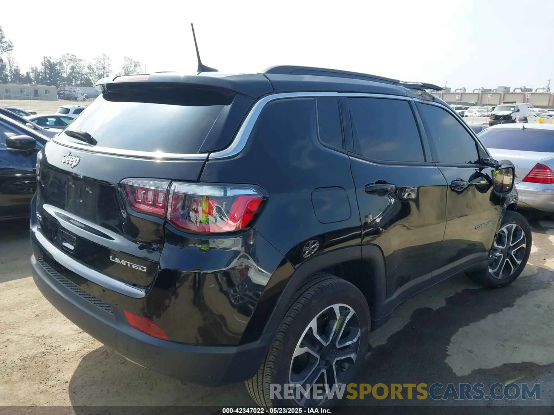 4 Photograph of a damaged car 3C4NJDCN9PT539652 JEEP COMPASS 2023