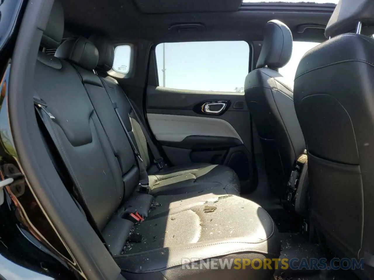 11 Photograph of a damaged car 3C4NJDCN9PT562557 JEEP COMPASS 2023
