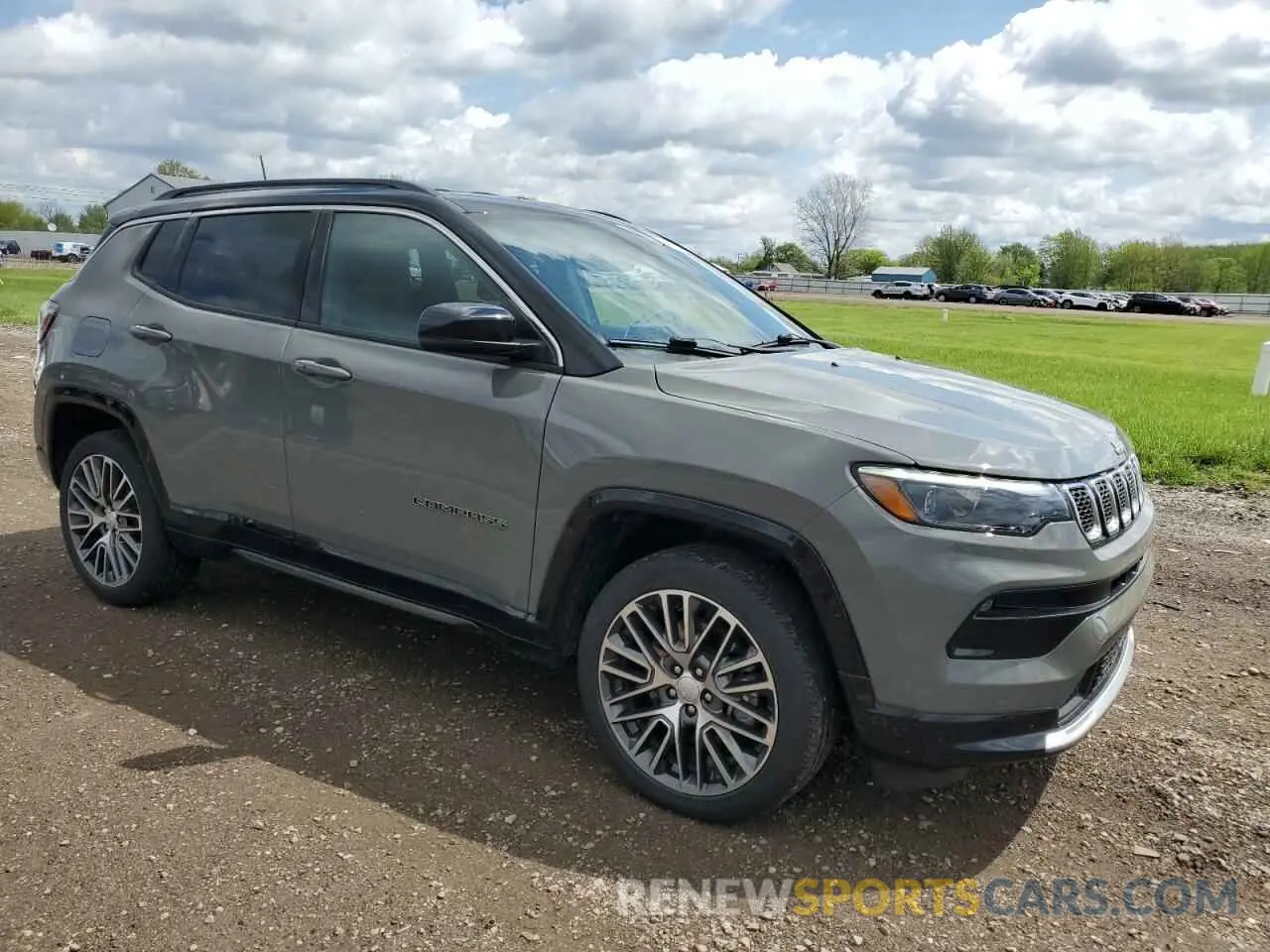4 Photograph of a damaged car 3C4NJDCNXPT521564 JEEP COMPASS 2023