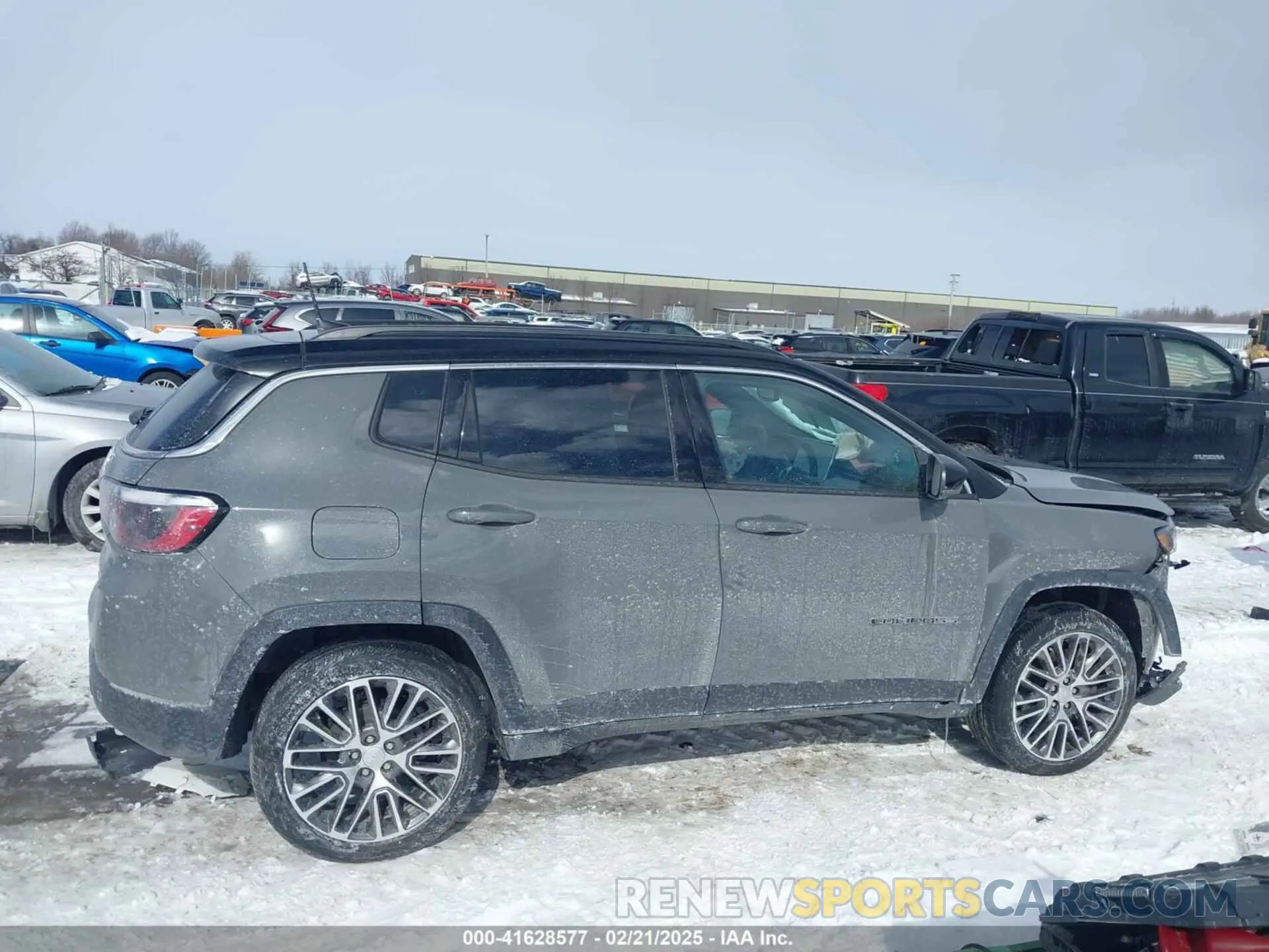 13 Photograph of a damaged car 3C4NJDCNXPT541331 JEEP COMPASS 2023