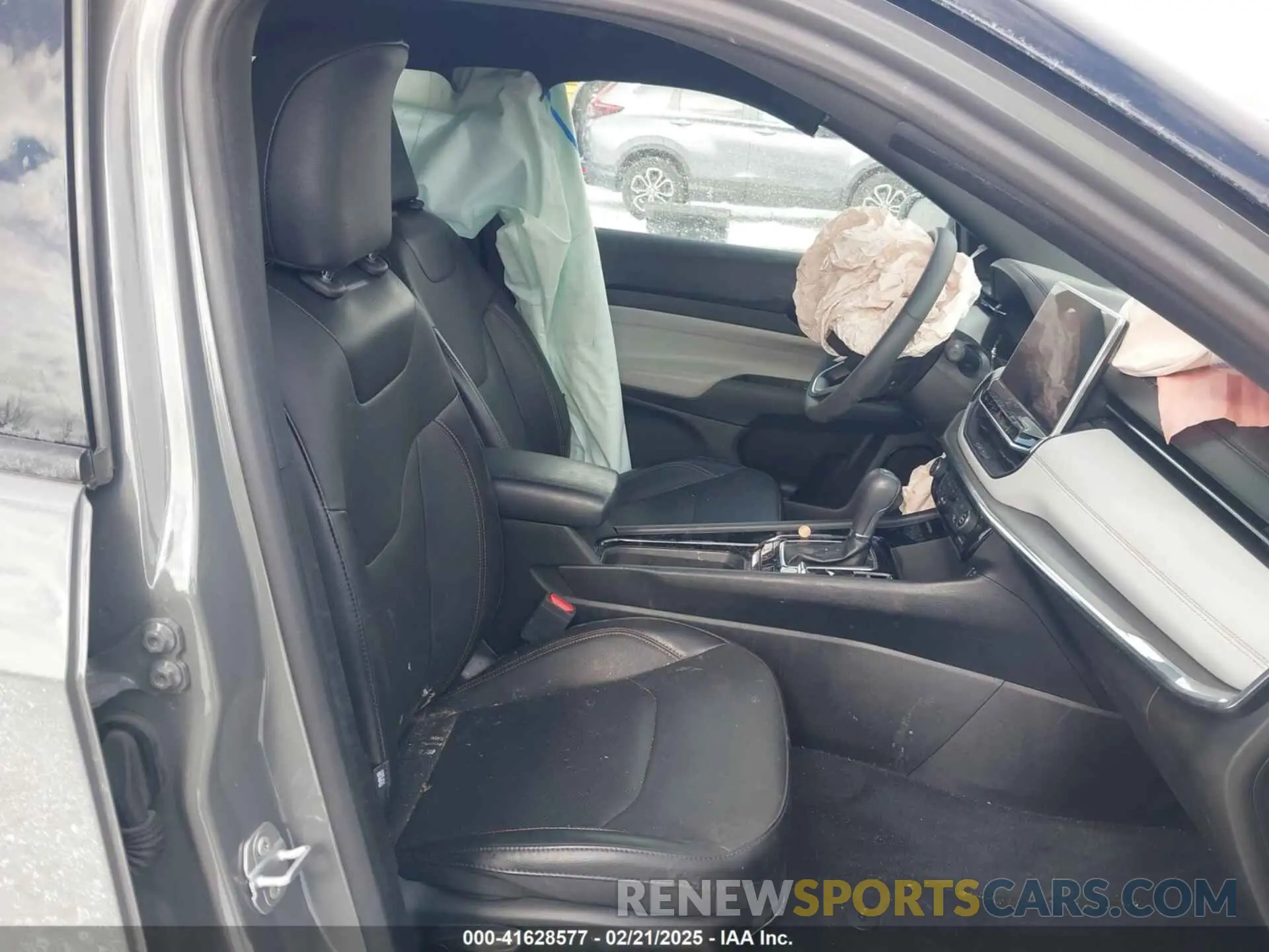 5 Photograph of a damaged car 3C4NJDCNXPT541331 JEEP COMPASS 2023