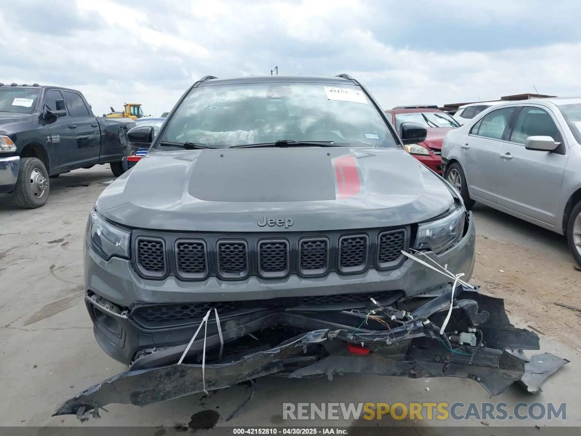 13 Photograph of a damaged car 3C4NJDDN1PT556640 JEEP COMPASS 2023