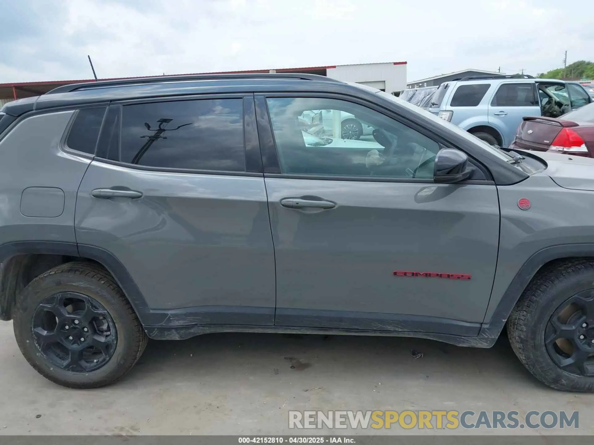 14 Photograph of a damaged car 3C4NJDDN1PT556640 JEEP COMPASS 2023