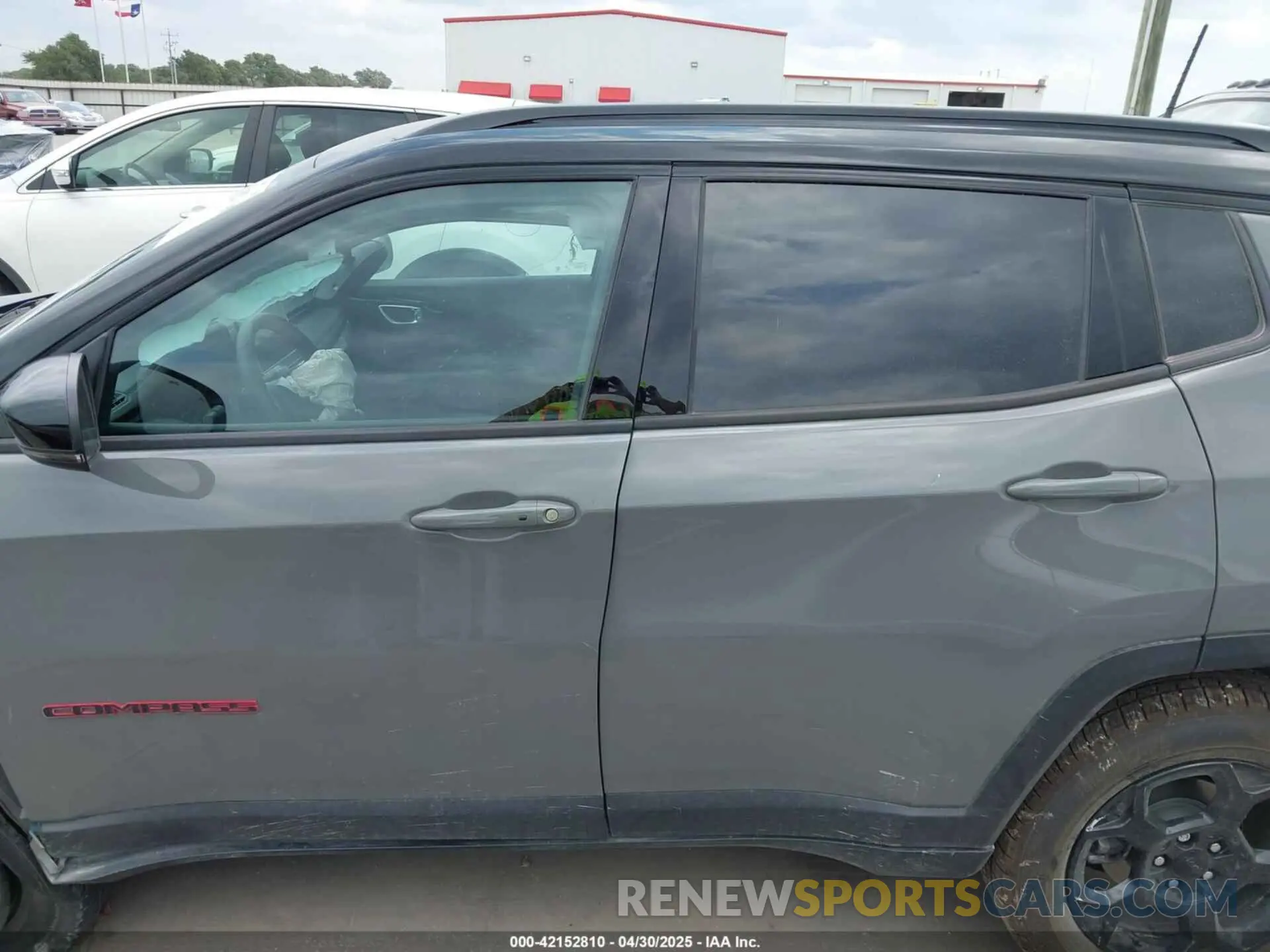 15 Photograph of a damaged car 3C4NJDDN1PT556640 JEEP COMPASS 2023