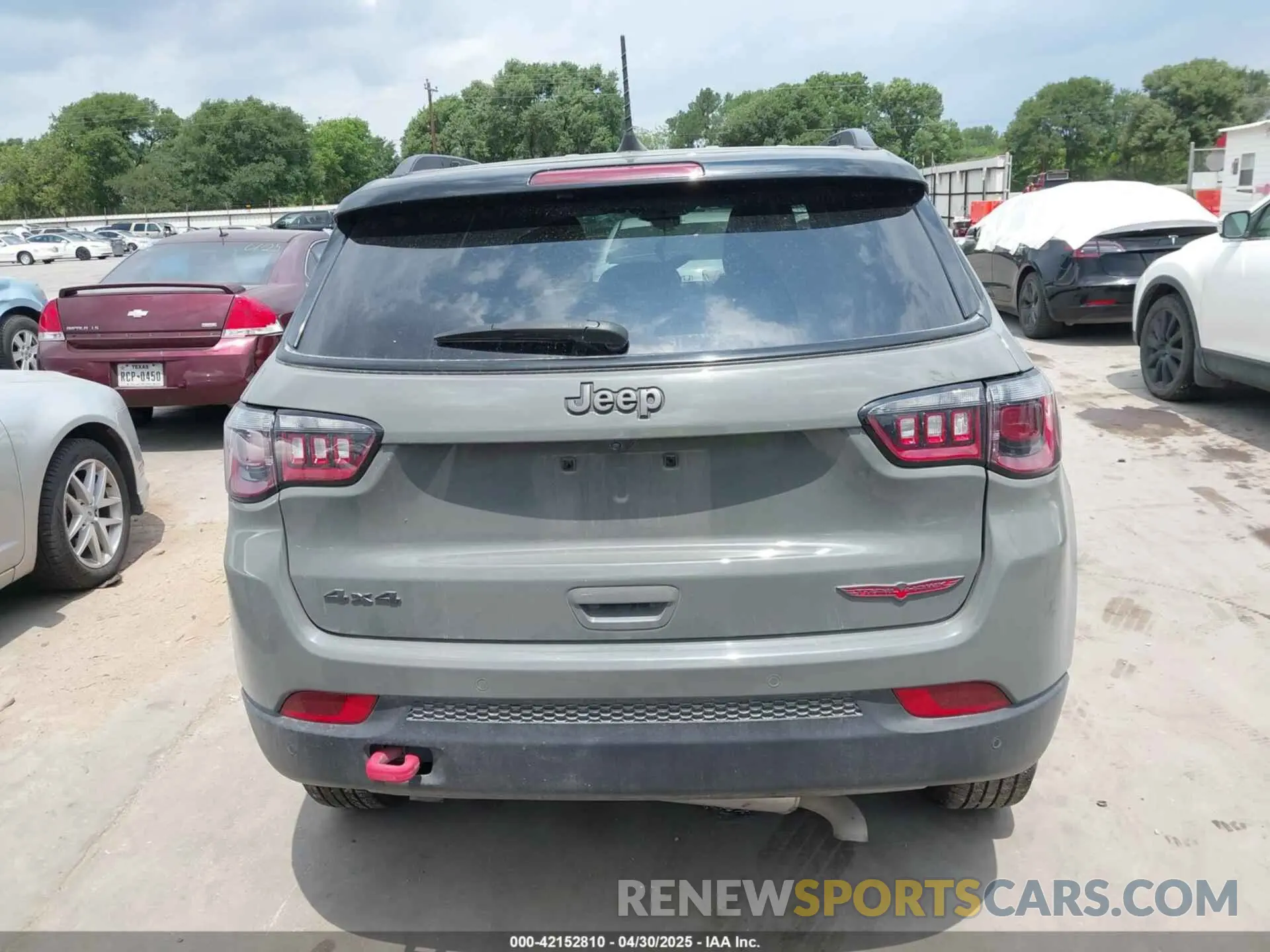 17 Photograph of a damaged car 3C4NJDDN1PT556640 JEEP COMPASS 2023