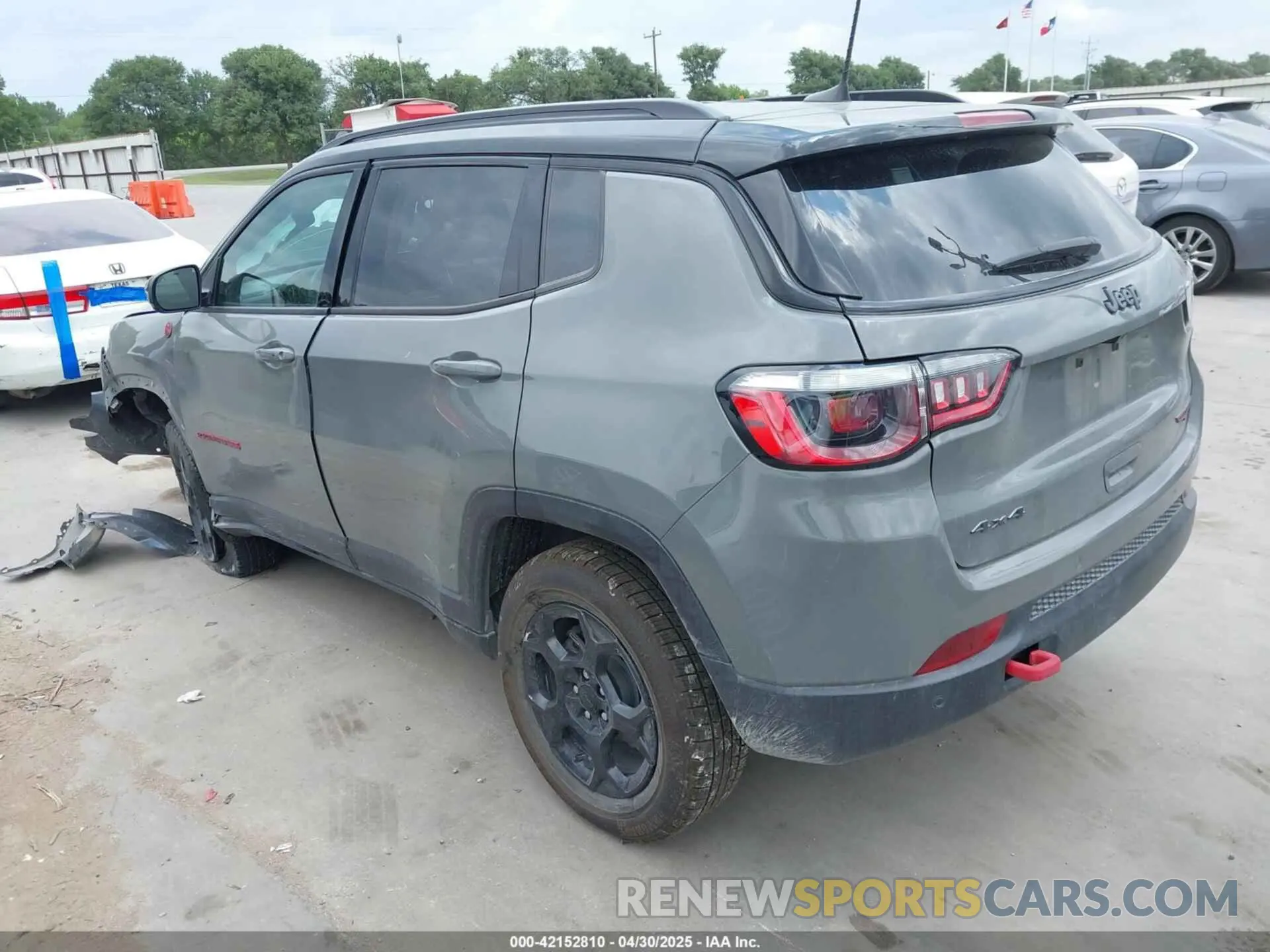 3 Photograph of a damaged car 3C4NJDDN1PT556640 JEEP COMPASS 2023