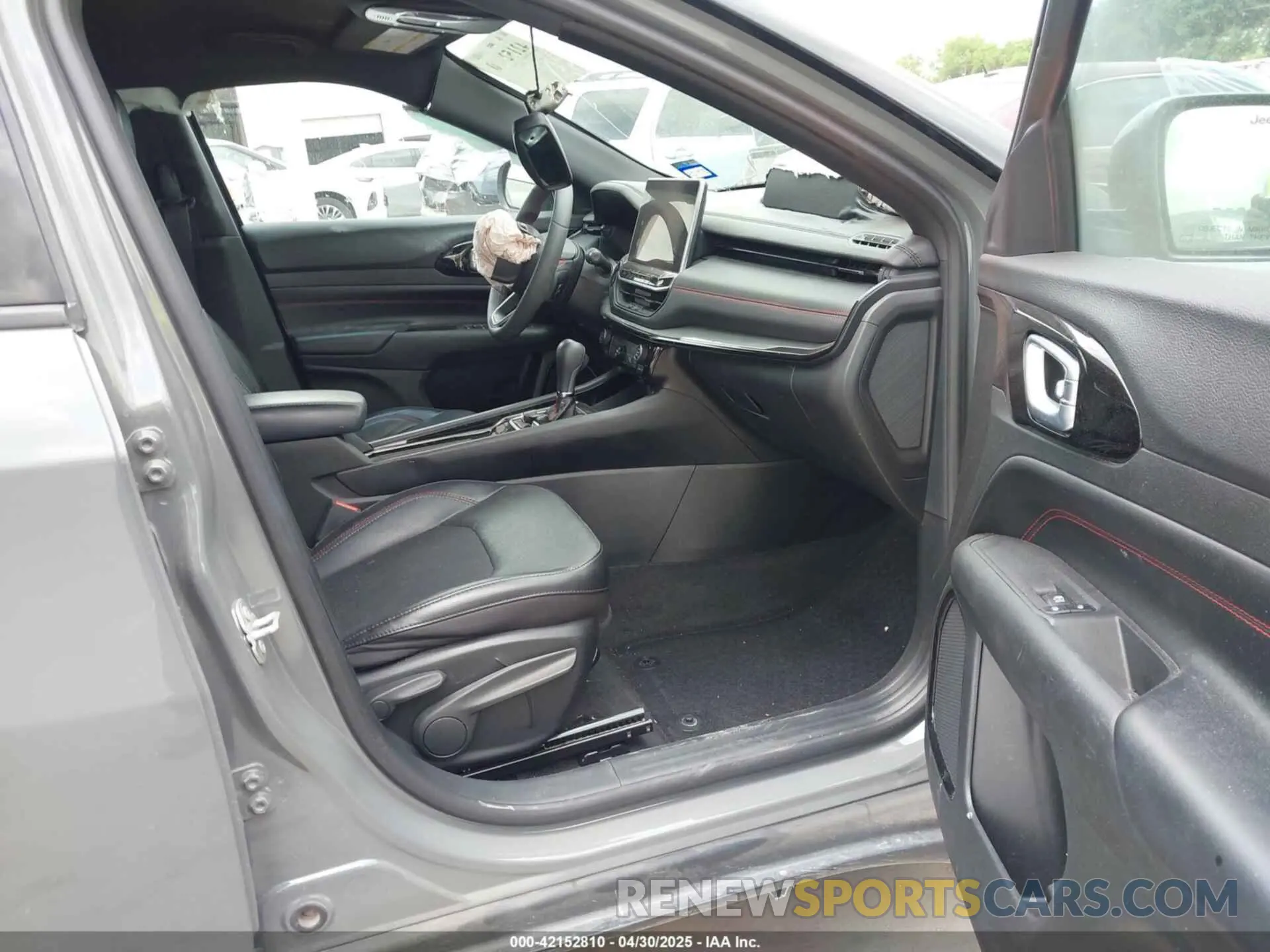 5 Photograph of a damaged car 3C4NJDDN1PT556640 JEEP COMPASS 2023