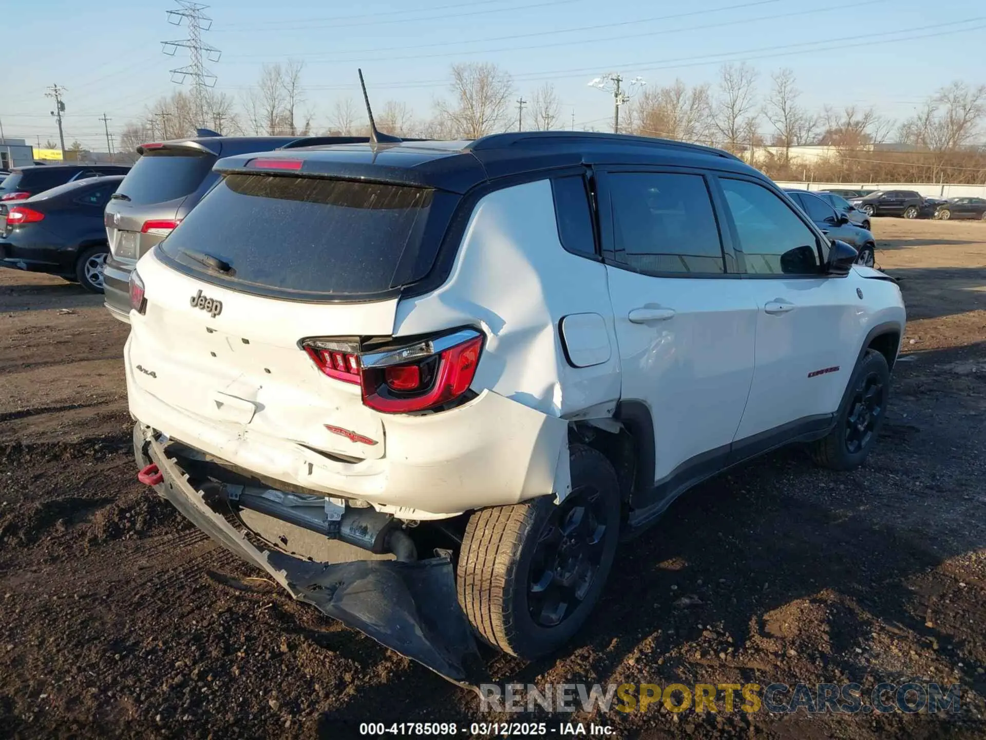 4 Photograph of a damaged car 3C4NJDDN2PT506085 JEEP COMPASS 2023