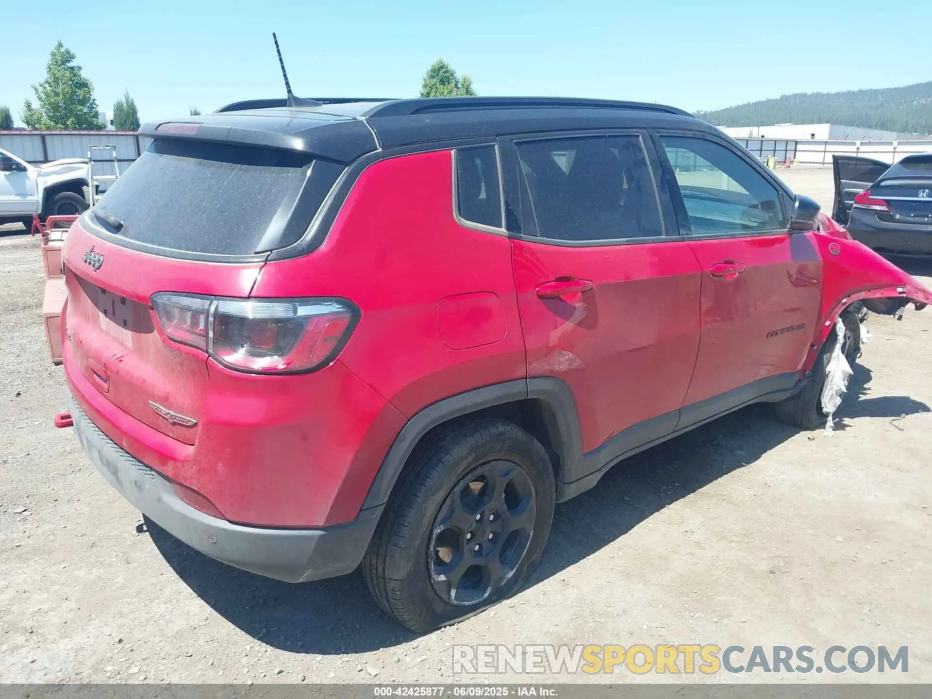 4 Photograph of a damaged car 3C4NJDDN2PT527857 JEEP COMPASS 2023