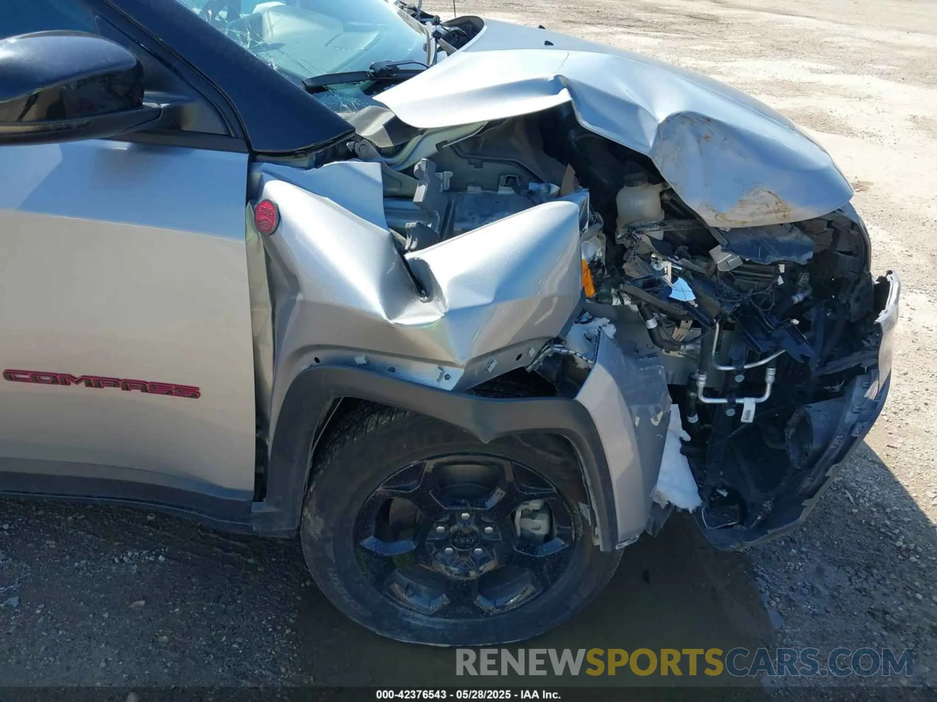 6 Photograph of a damaged car 3C4NJDDN2PT567047 JEEP COMPASS 2023