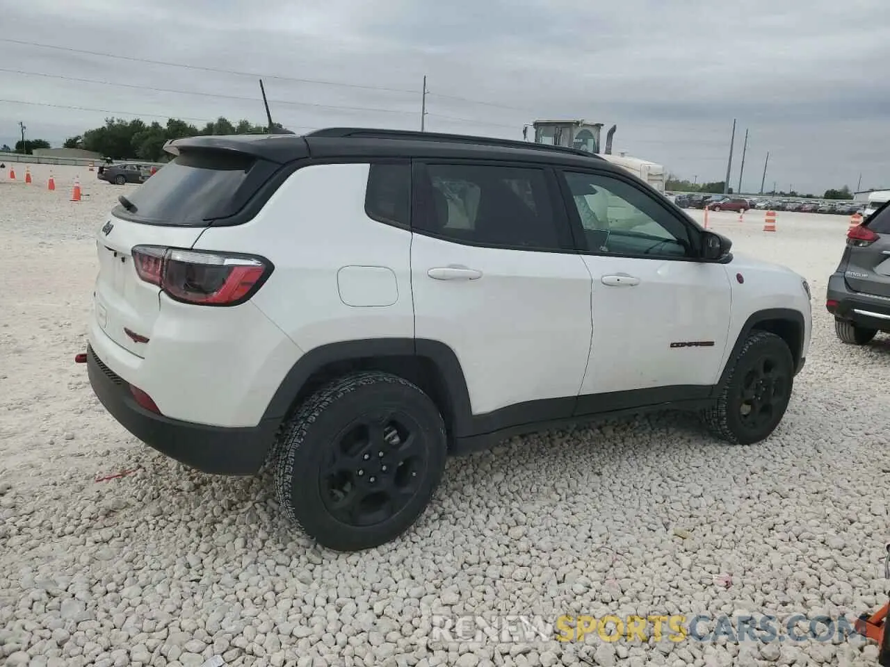3 Photograph of a damaged car 3C4NJDDN2PT570613 JEEP COMPASS 2023