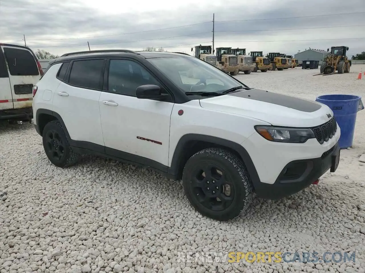 4 Photograph of a damaged car 3C4NJDDN2PT570613 JEEP COMPASS 2023