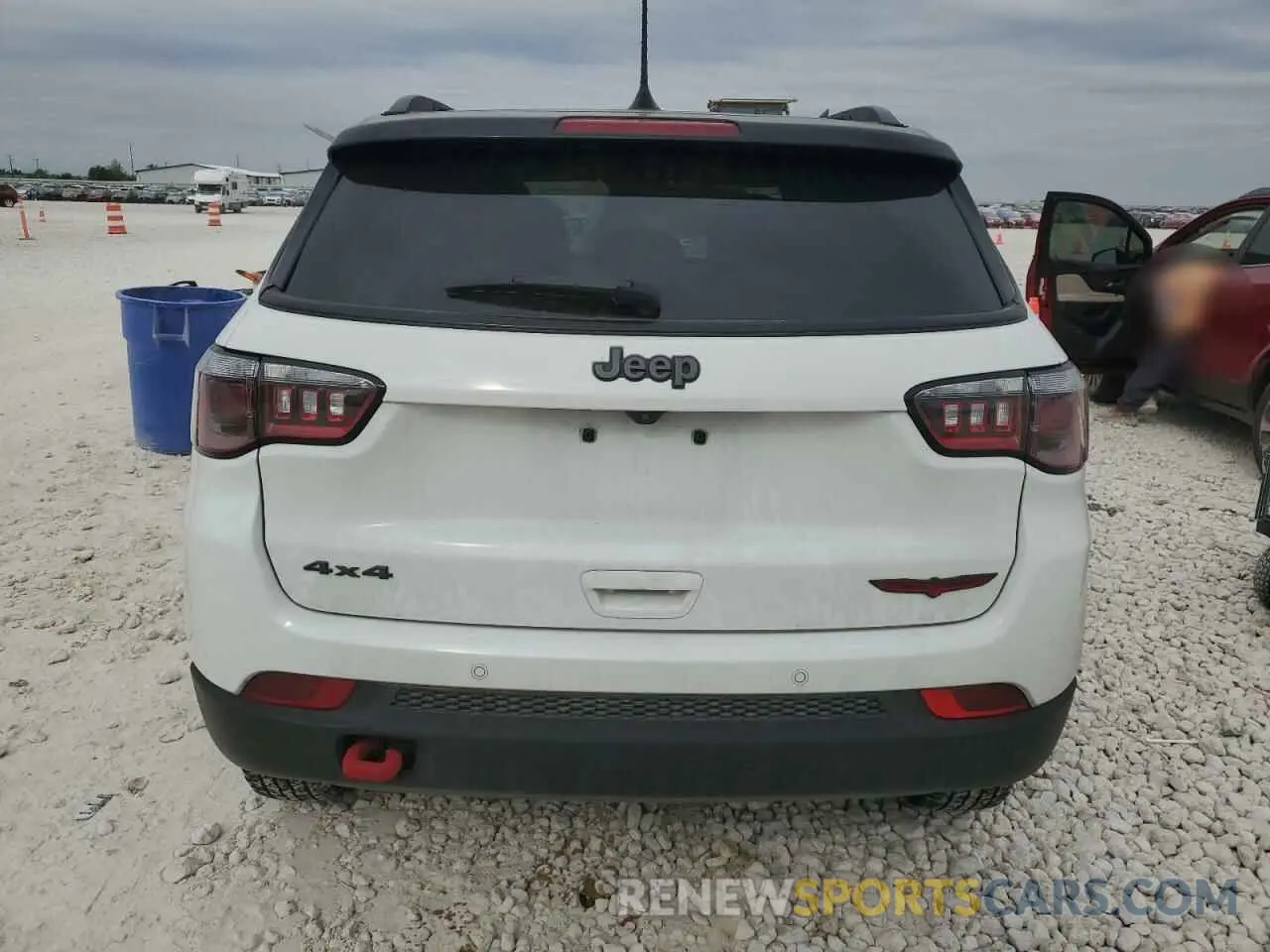6 Photograph of a damaged car 3C4NJDDN2PT570613 JEEP COMPASS 2023