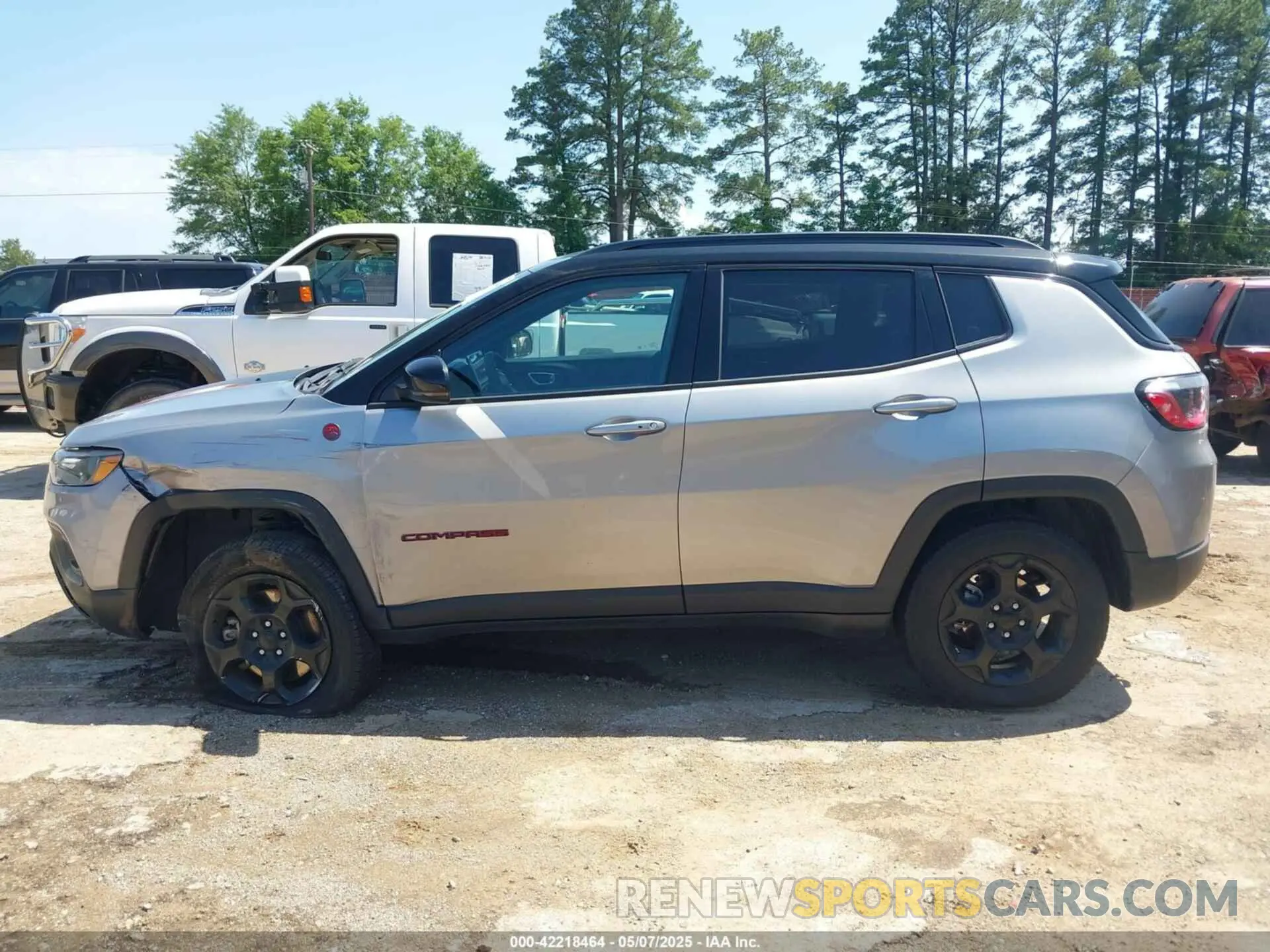 14 Photograph of a damaged car 3C4NJDDN3PT527995 JEEP COMPASS 2023