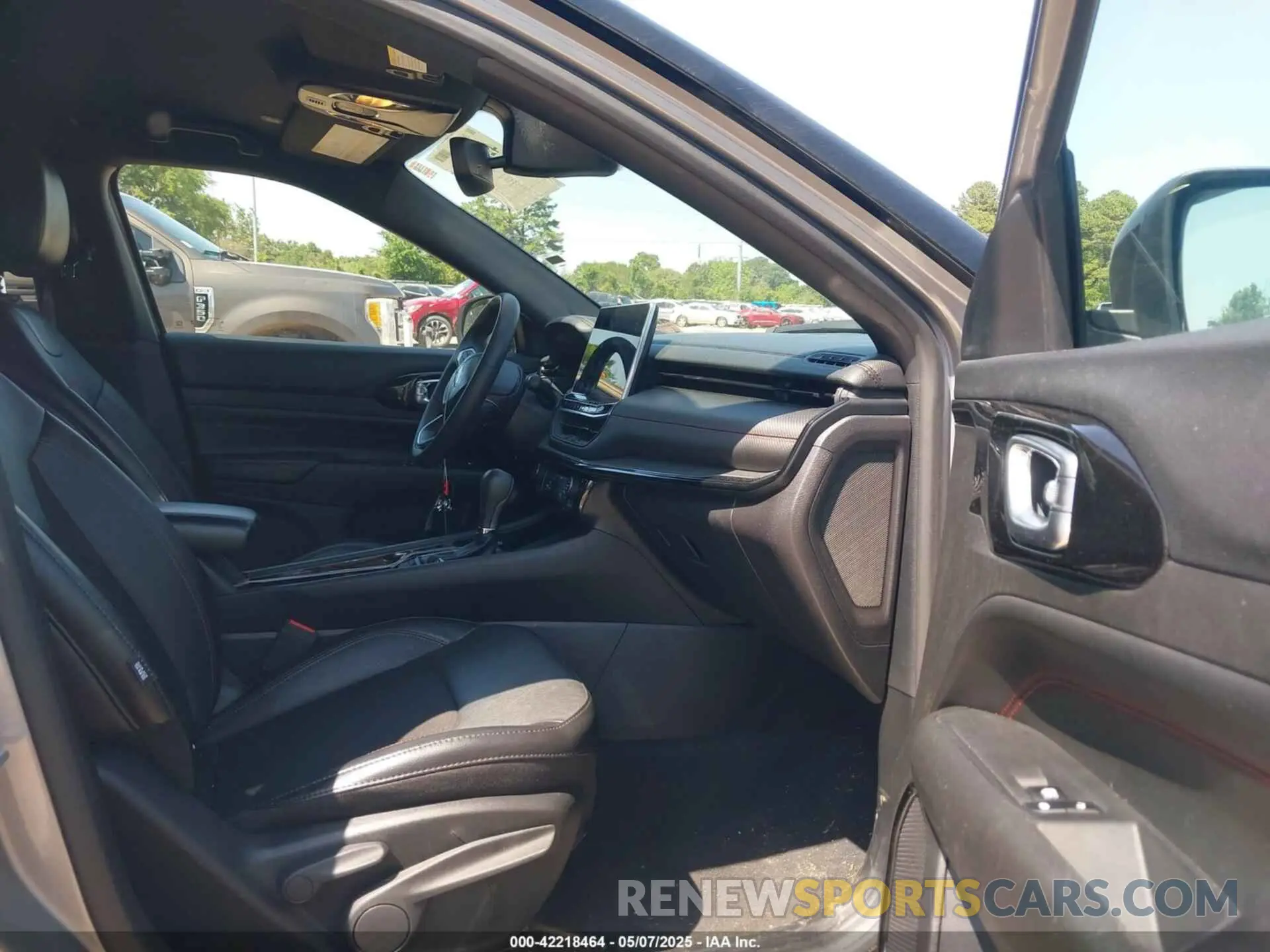 5 Photograph of a damaged car 3C4NJDDN3PT527995 JEEP COMPASS 2023