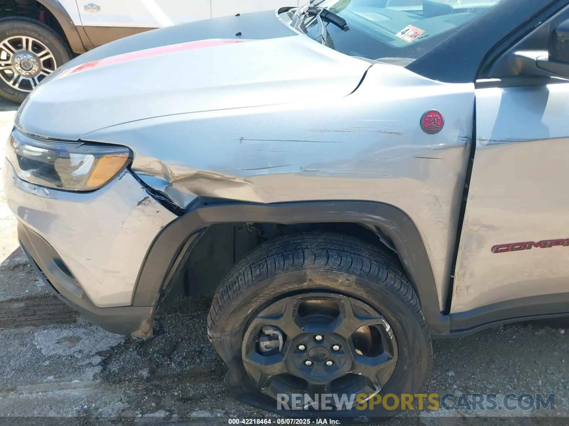 6 Photograph of a damaged car 3C4NJDDN3PT527995 JEEP COMPASS 2023