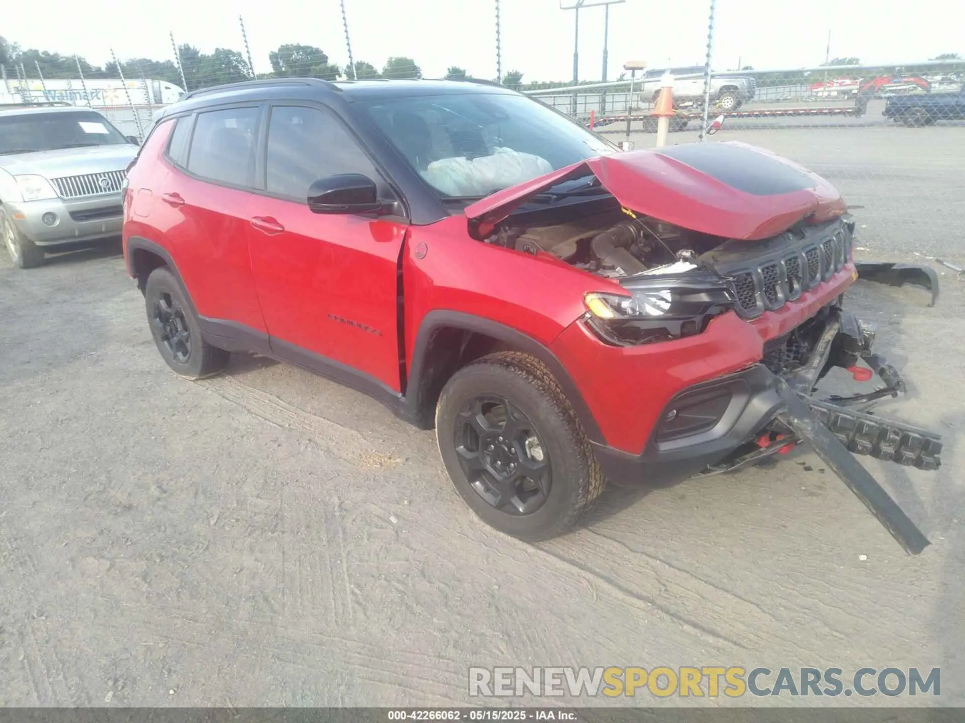 1 Photograph of a damaged car 3C4NJDDN4PT508324 JEEP COMPASS 2023