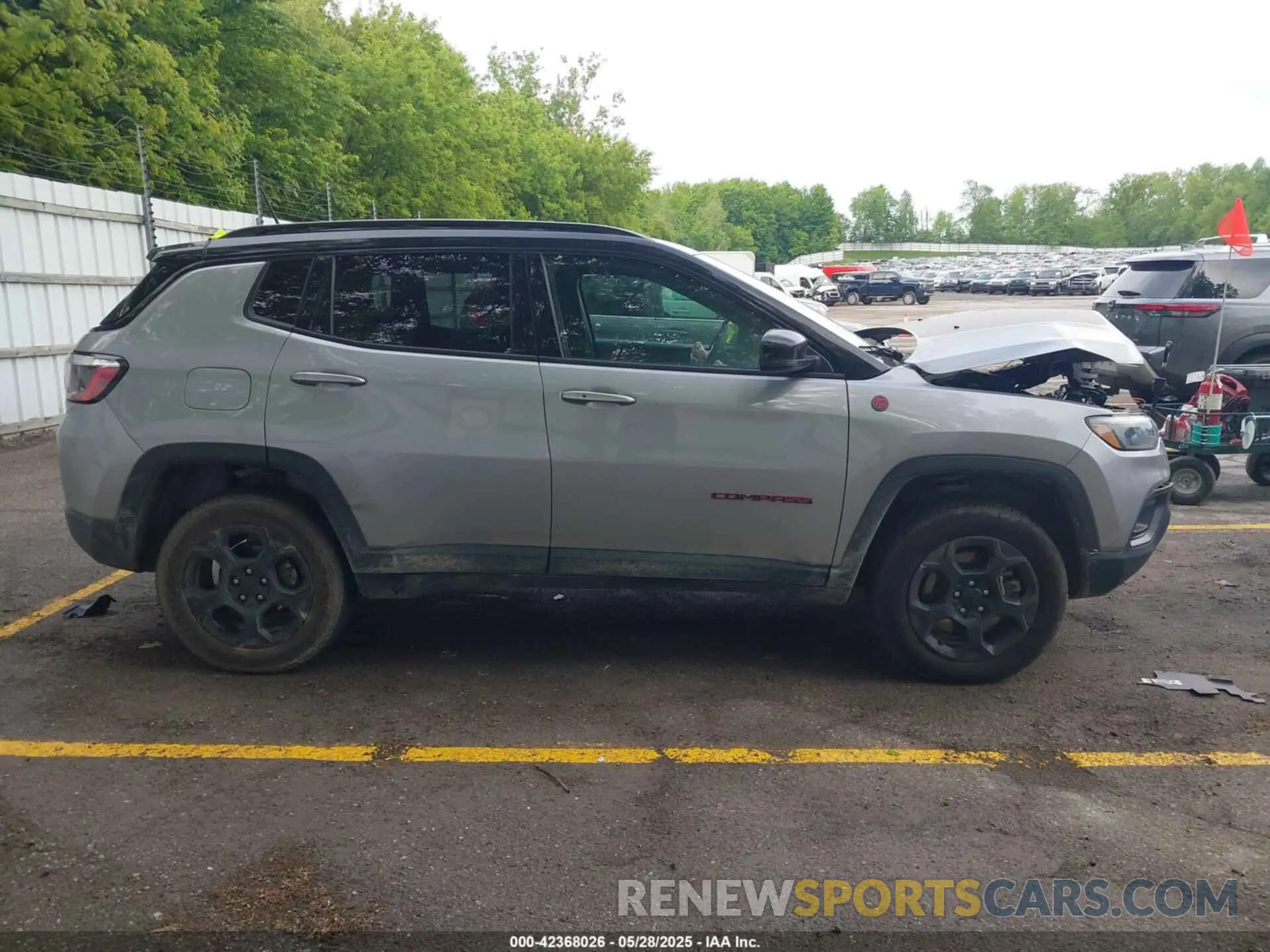 13 Photograph of a damaged car 3C4NJDDN8PT524820 JEEP COMPASS 2023