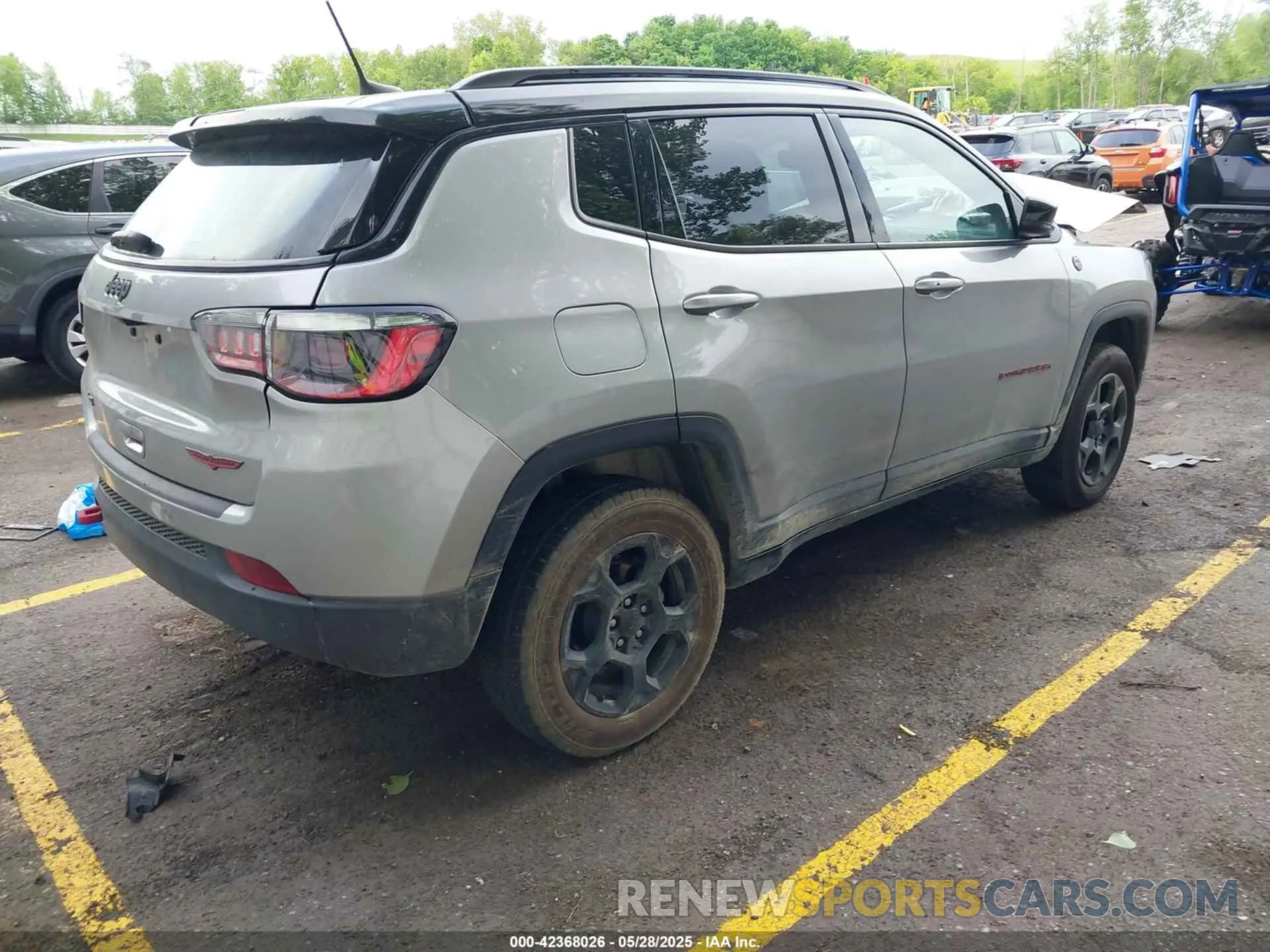 4 Photograph of a damaged car 3C4NJDDN8PT524820 JEEP COMPASS 2023