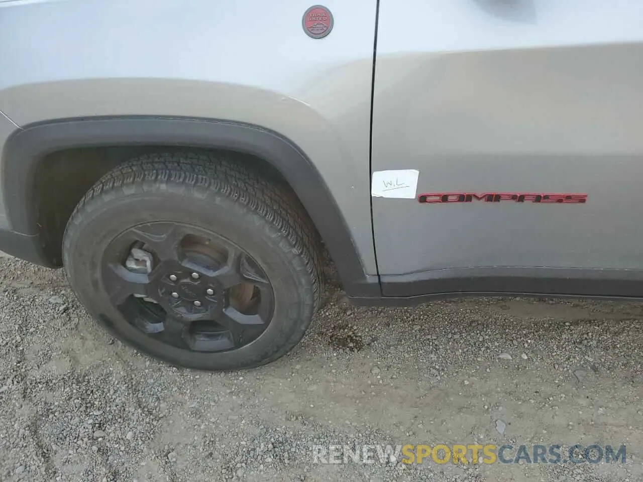 13 Photograph of a damaged car 3C4NJDDN8PT525773 JEEP COMPASS 2023