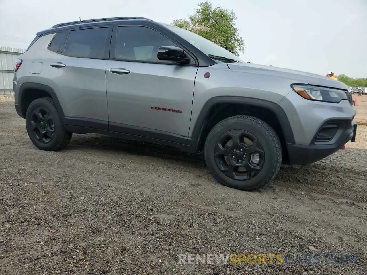 4 Photograph of a damaged car 3C4NJDDN8PT525773 JEEP COMPASS 2023